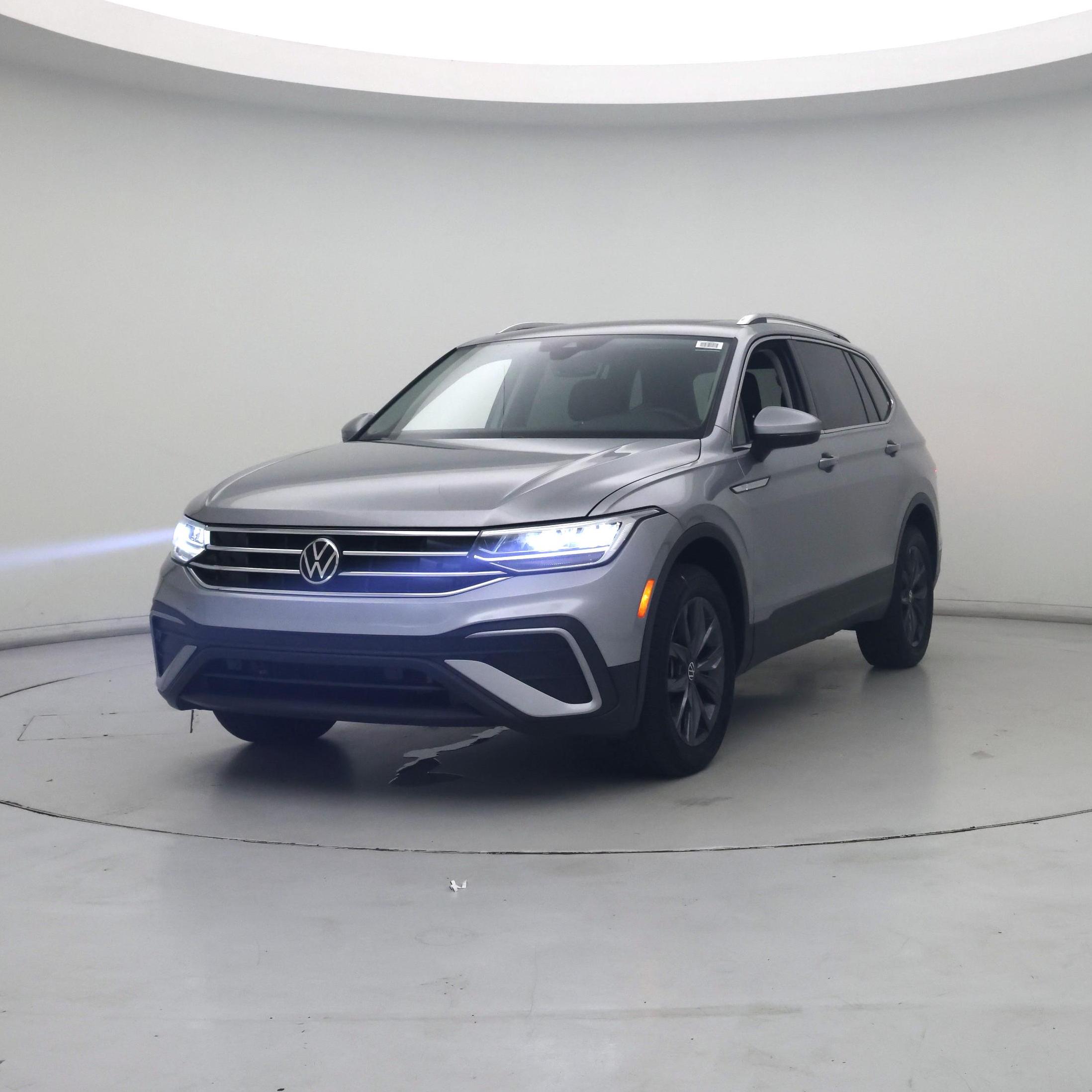 Thumbnail: 2022 Volkswagen Tiguan - 4