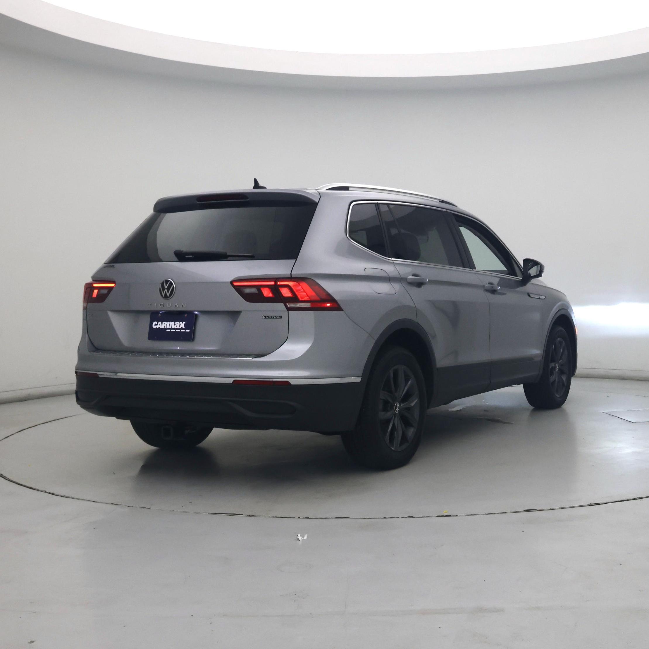 Thumbnail: 2022 Volkswagen Tiguan - 8