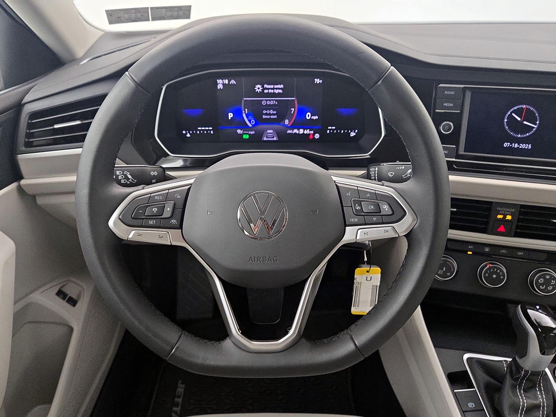 Thumbnail: 2024 Volkswagen Jetta - 10