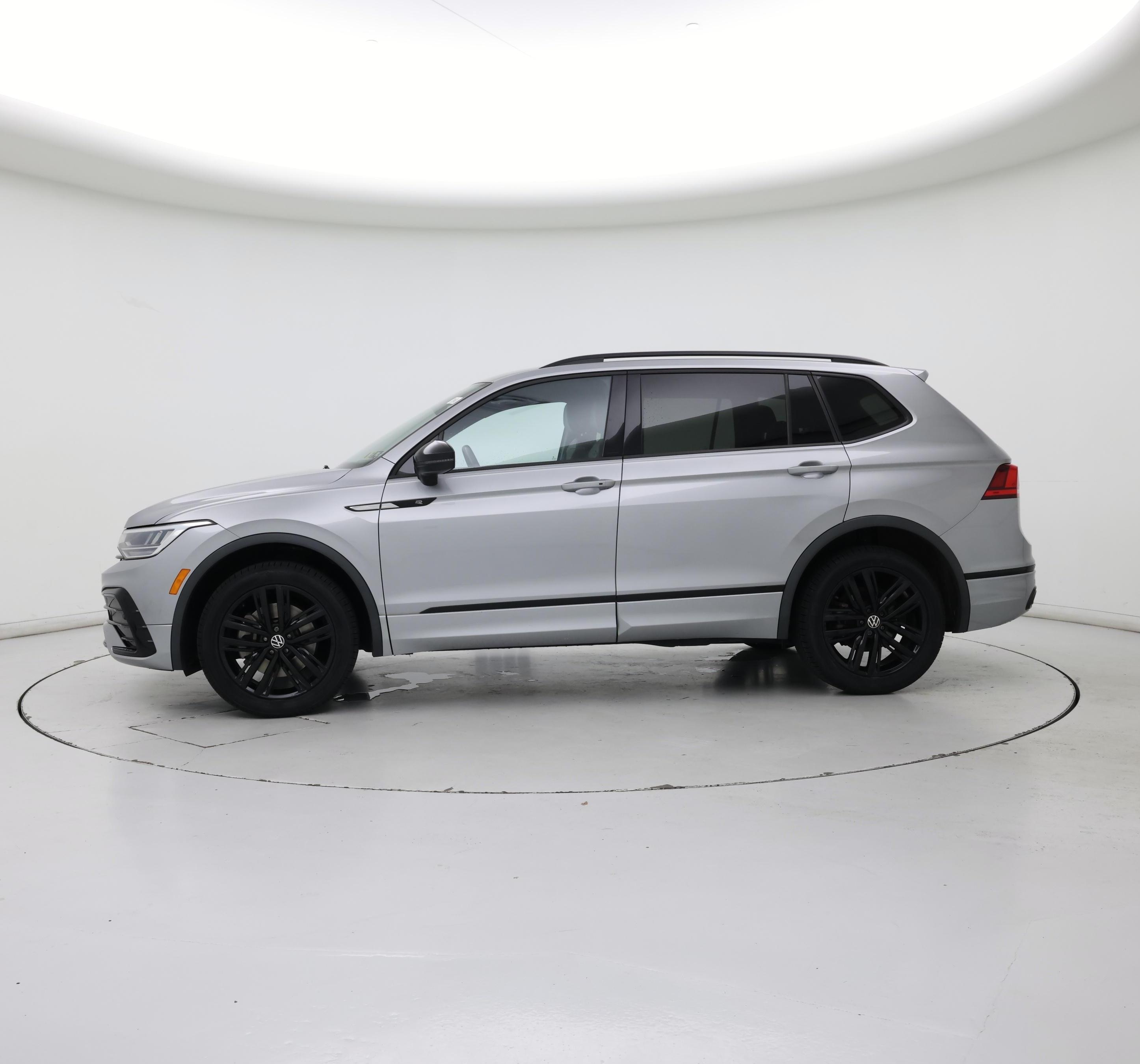 Thumbnail: 2022 Volkswagen Tiguan - 3