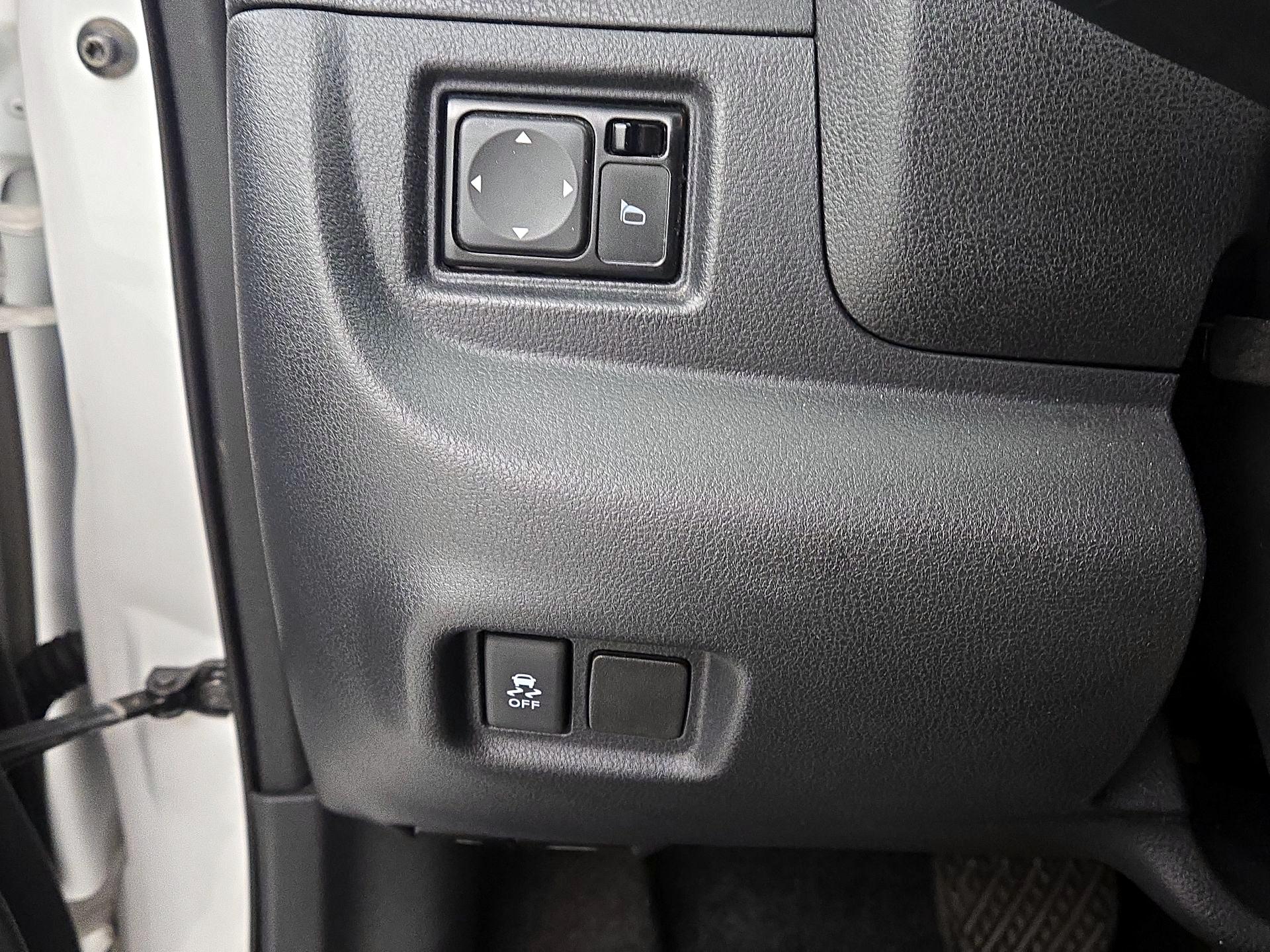 Thumbnail: 2014 Nissan Versa Note - 13