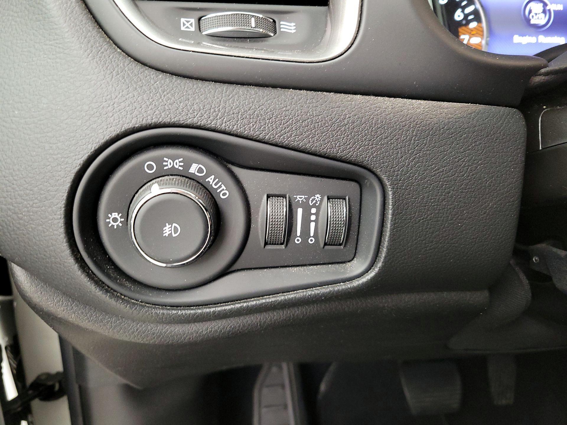 Thumbnail: 2021 Jeep Renegade - 13
