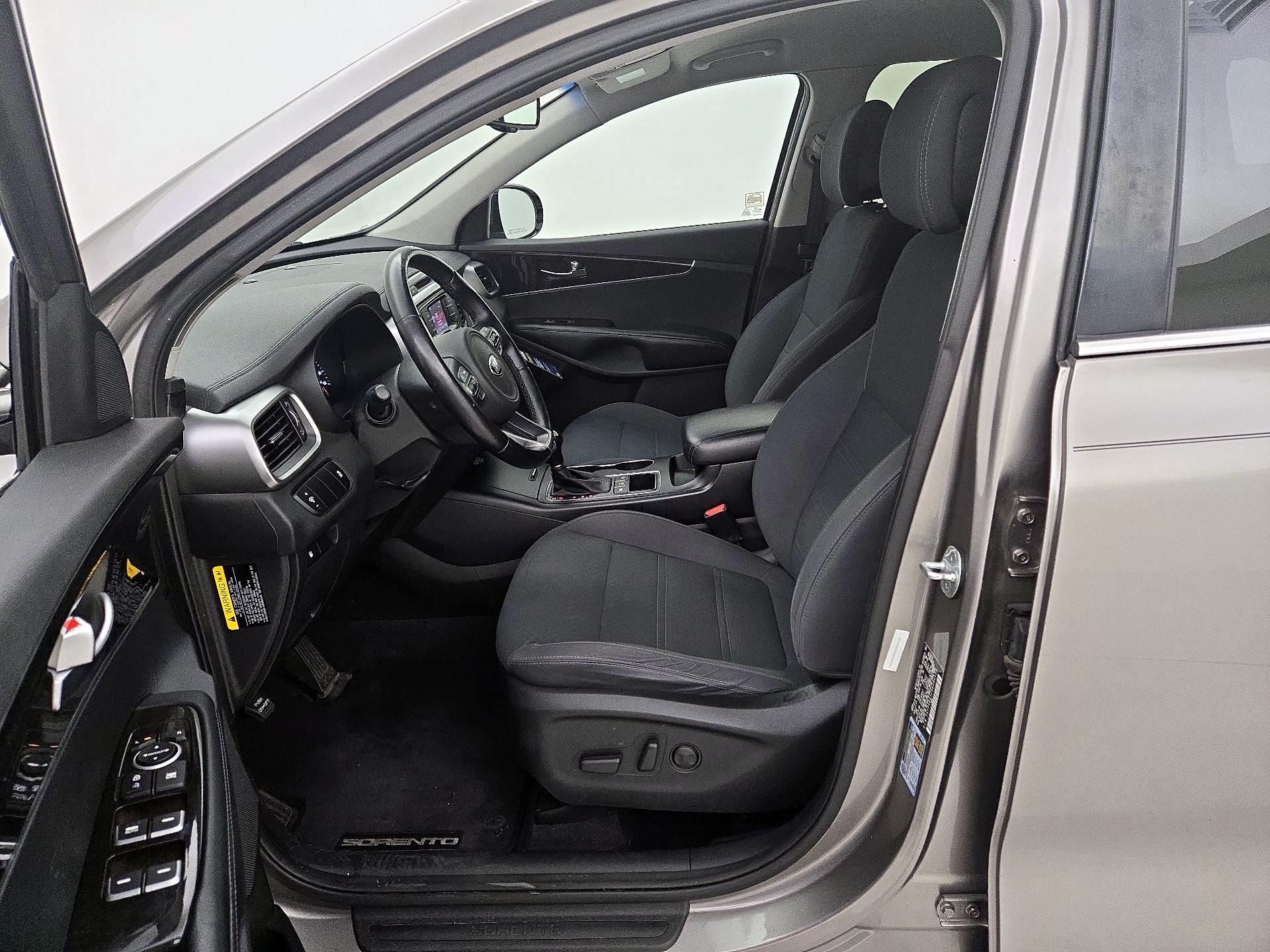 Thumbnail: 2016 Kia Sorento - 11