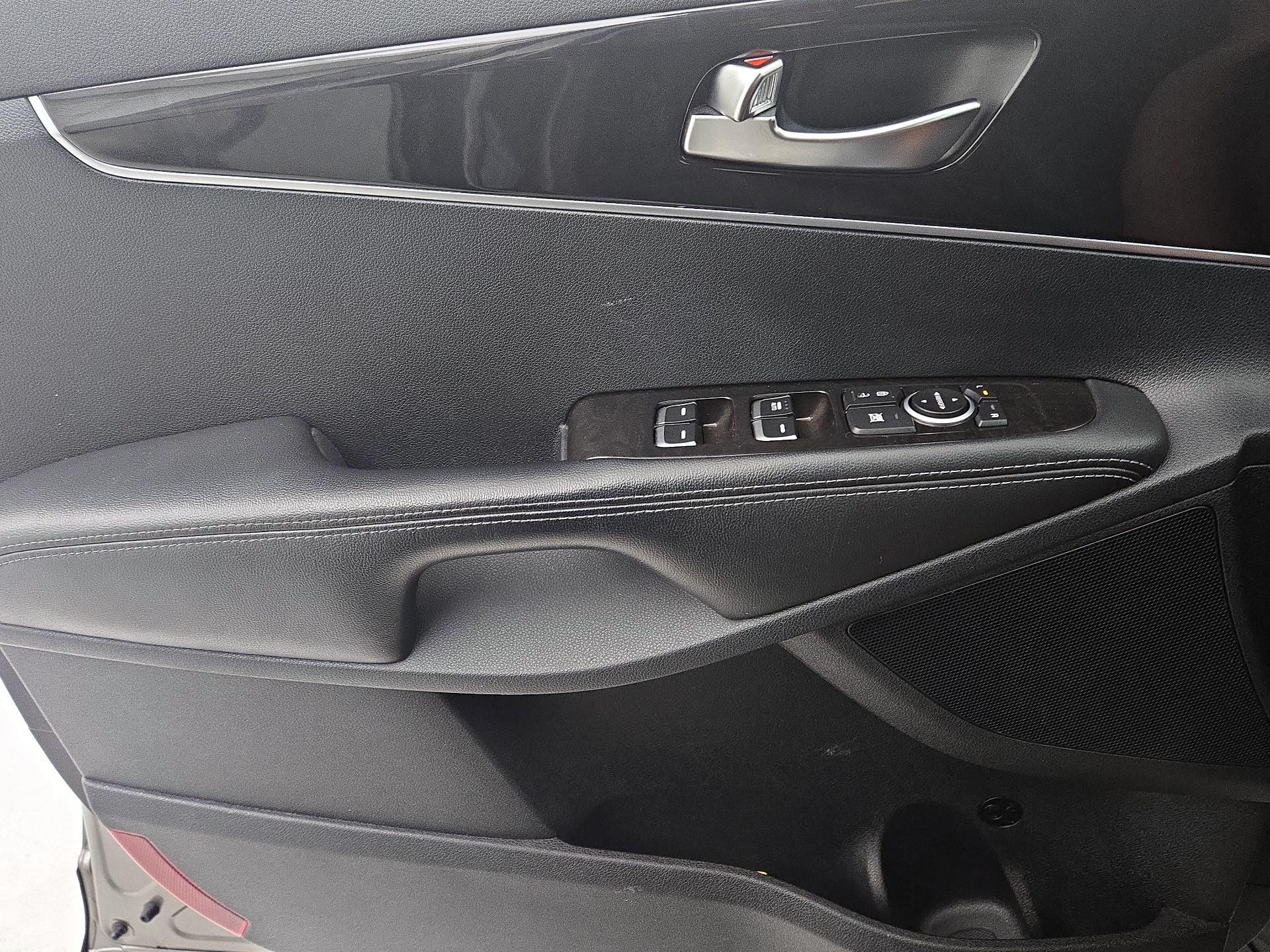 Thumbnail: 2016 Kia Sorento - 12