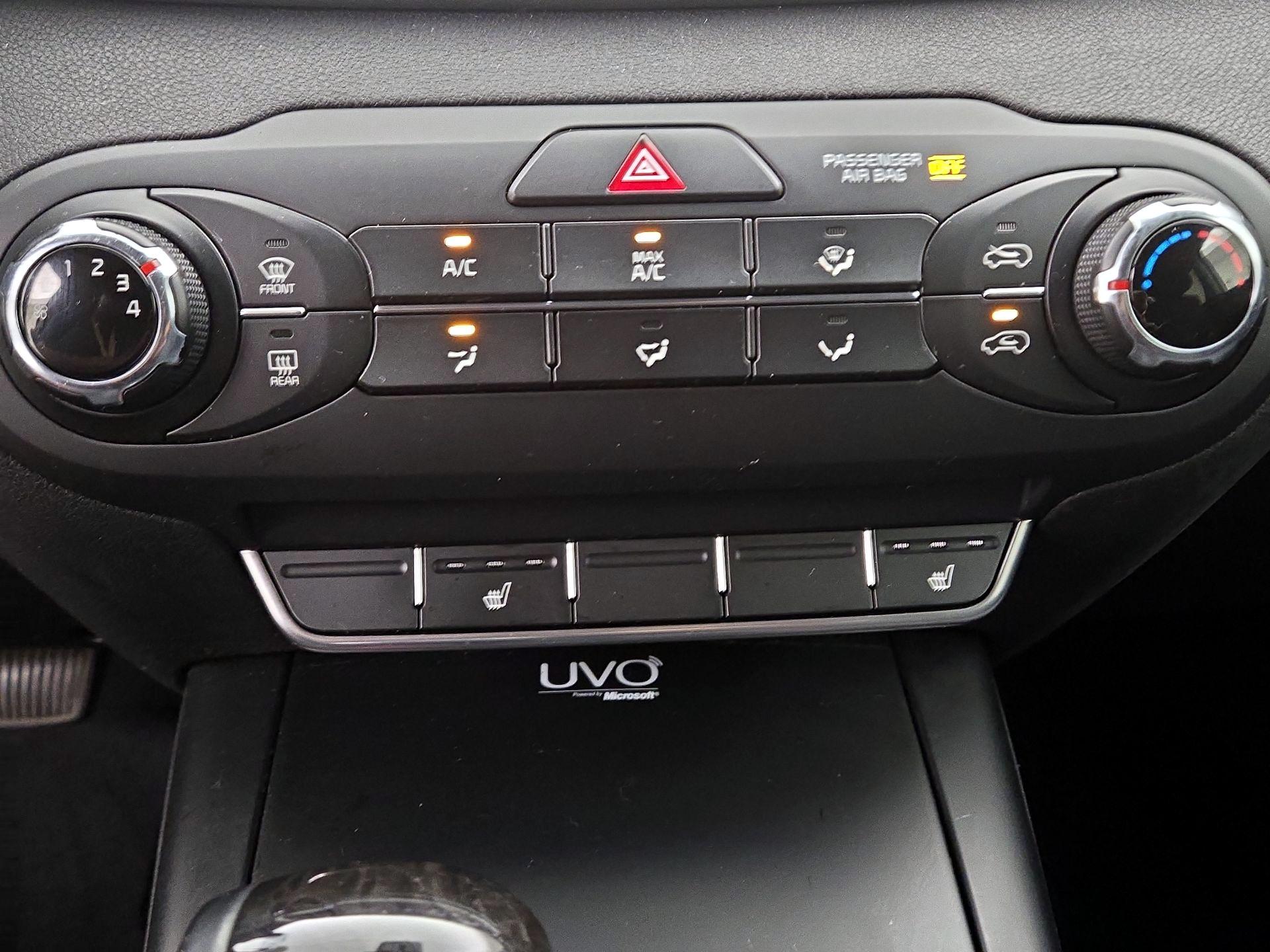 Thumbnail: 2016 Kia Sorento - 16