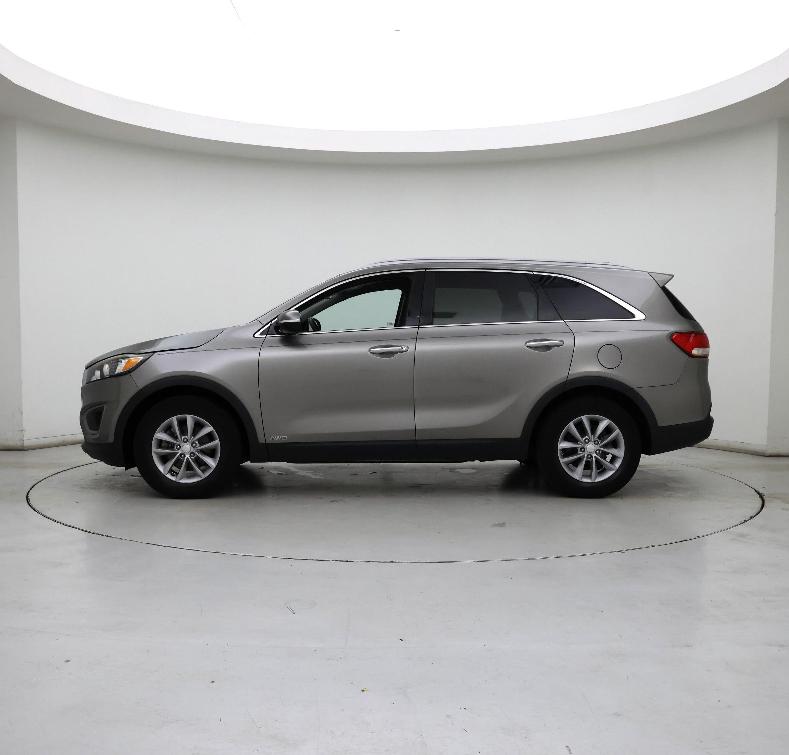 Thumbnail: 2016 Kia Sorento - 3