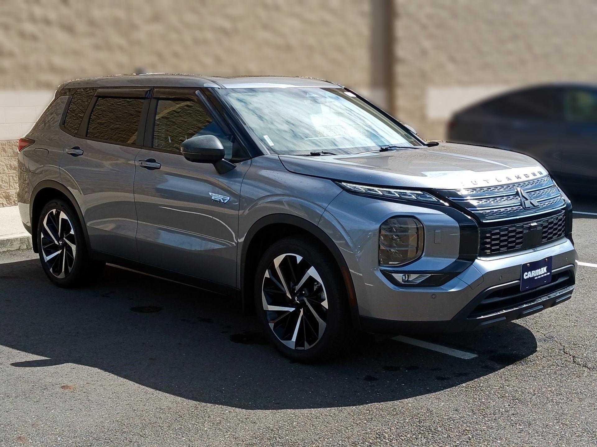 Thumbnail: 2023 Mitsubishi Outlander - 1