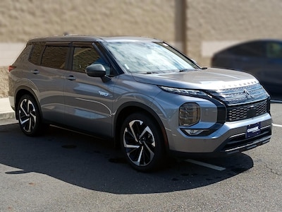Gray 2023 Mitsubishi Outlander Plug in Hybrid SE