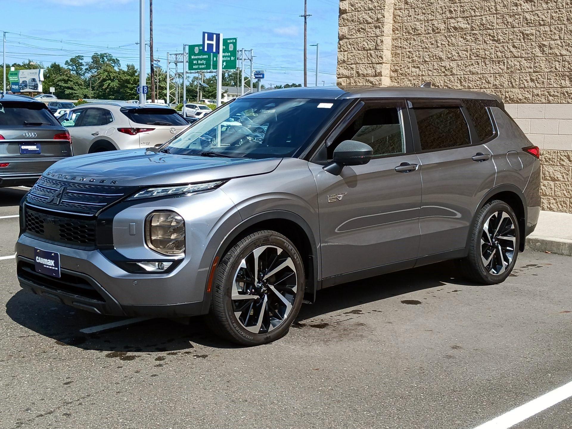 Thumbnail: 2023 Mitsubishi Outlander - 3