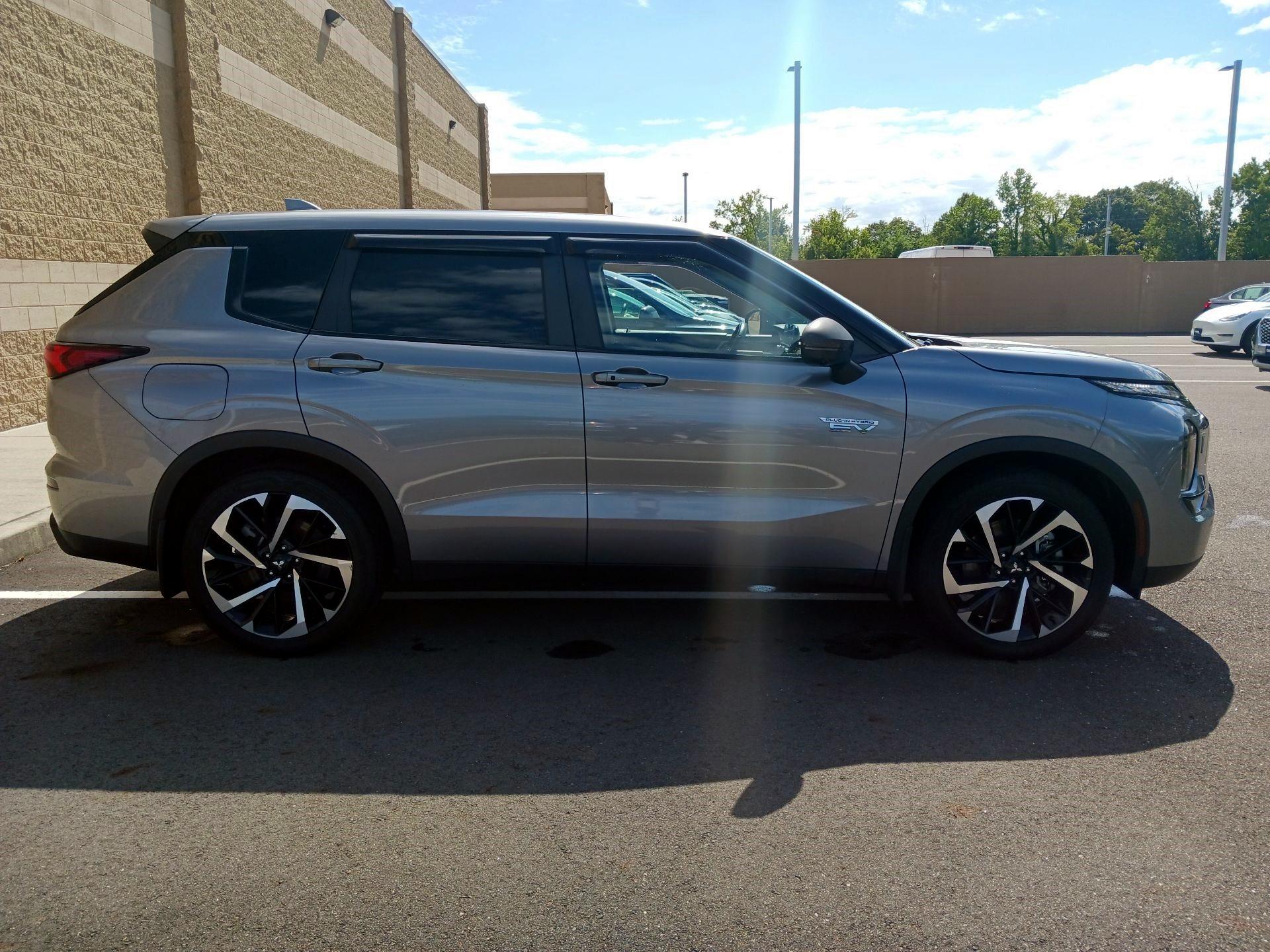 Thumbnail: 2023 Mitsubishi Outlander - 4