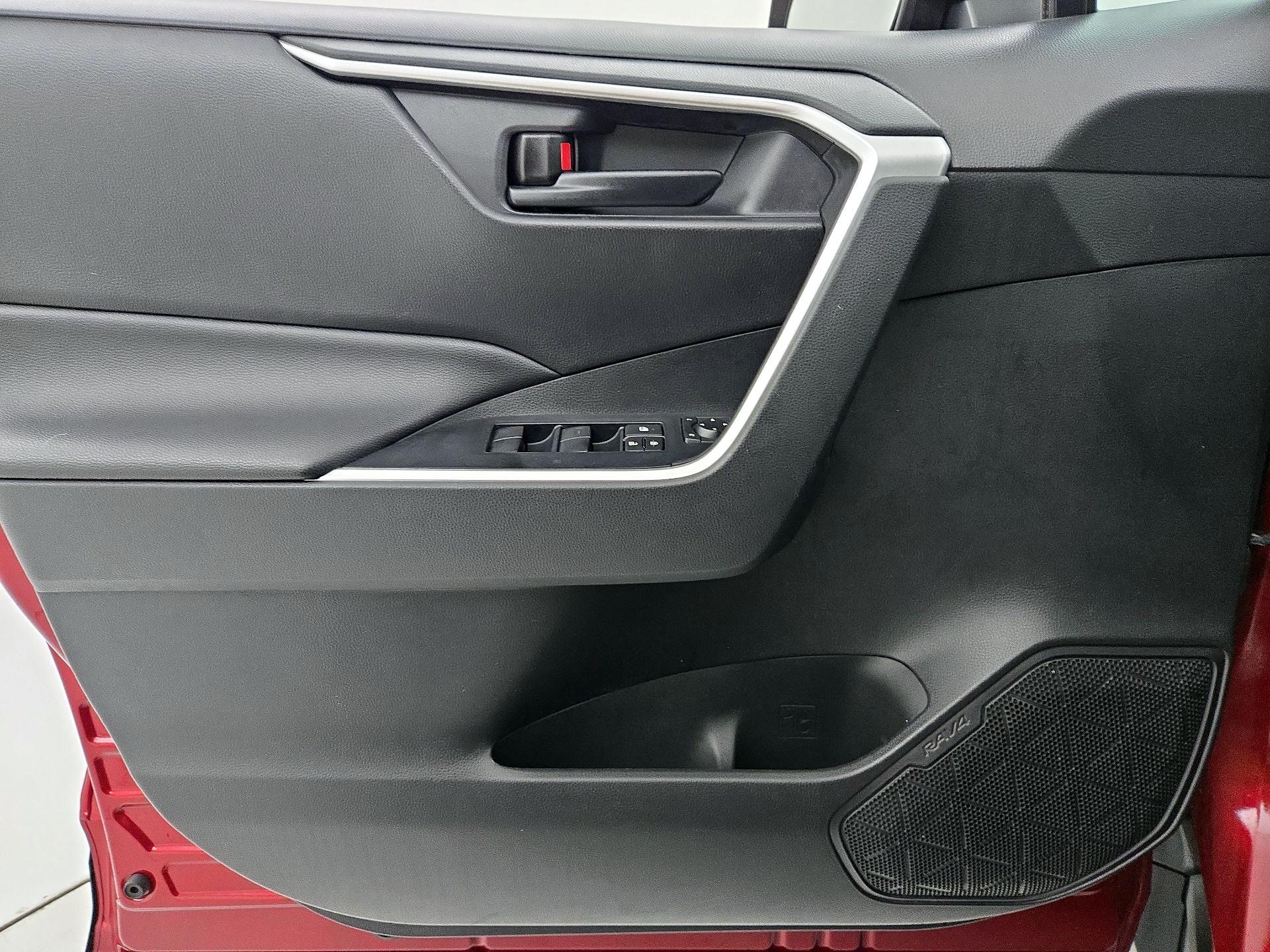 Thumbnail: 2019 Toyota RAV4 - 12
