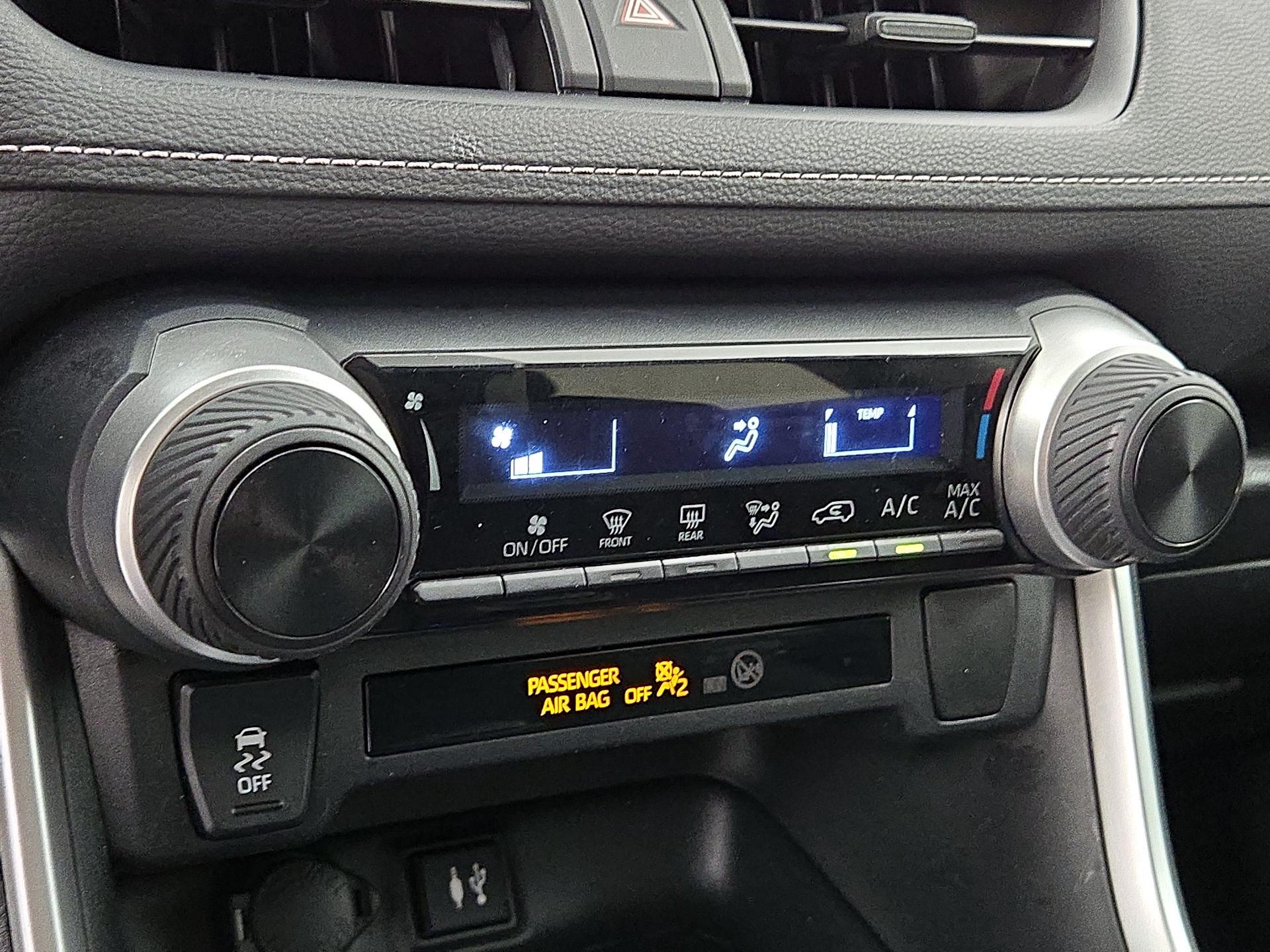 Thumbnail: 2019 Toyota RAV4 - 15