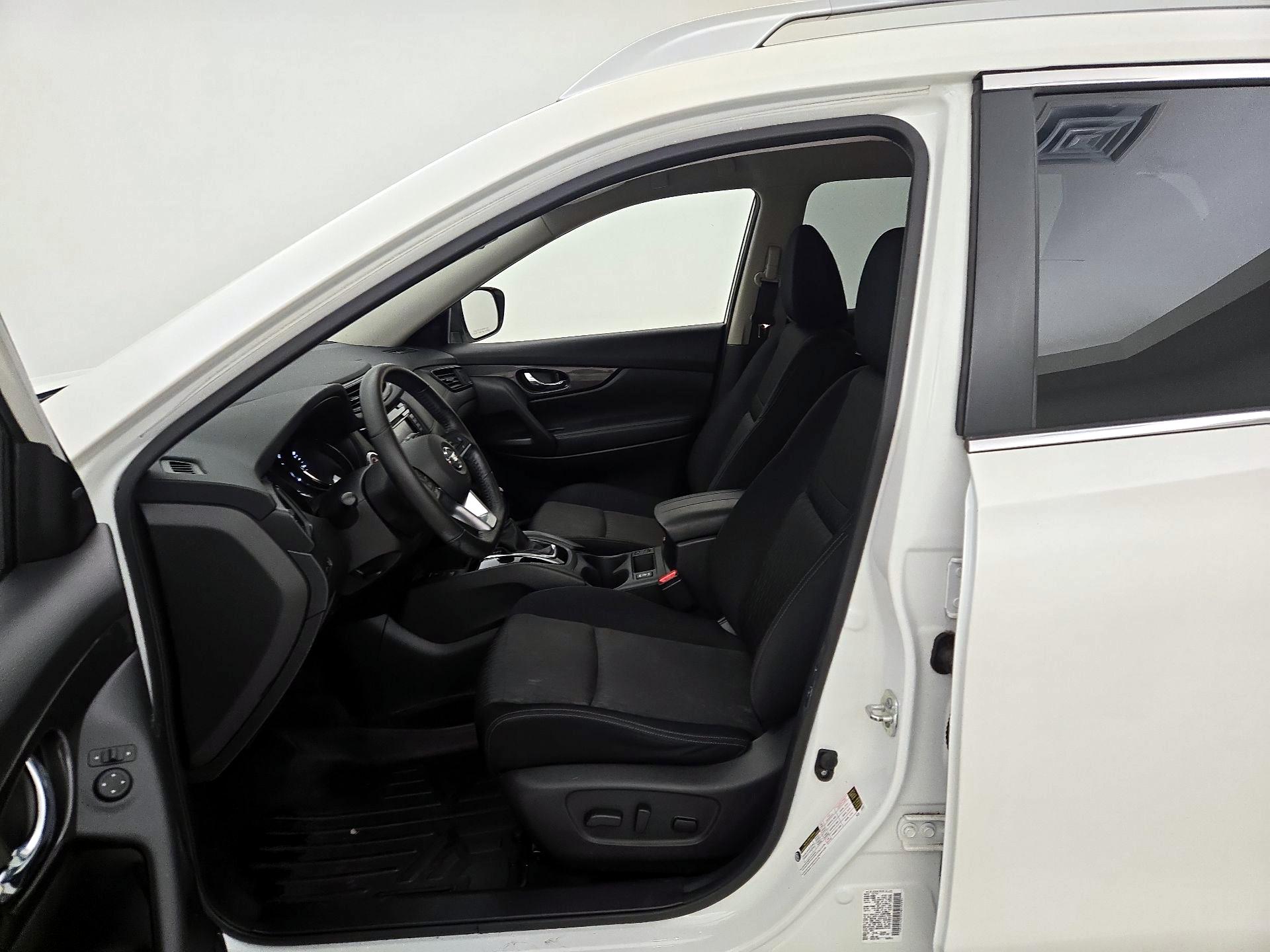 Thumbnail: 2019 Nissan Rogue - 11