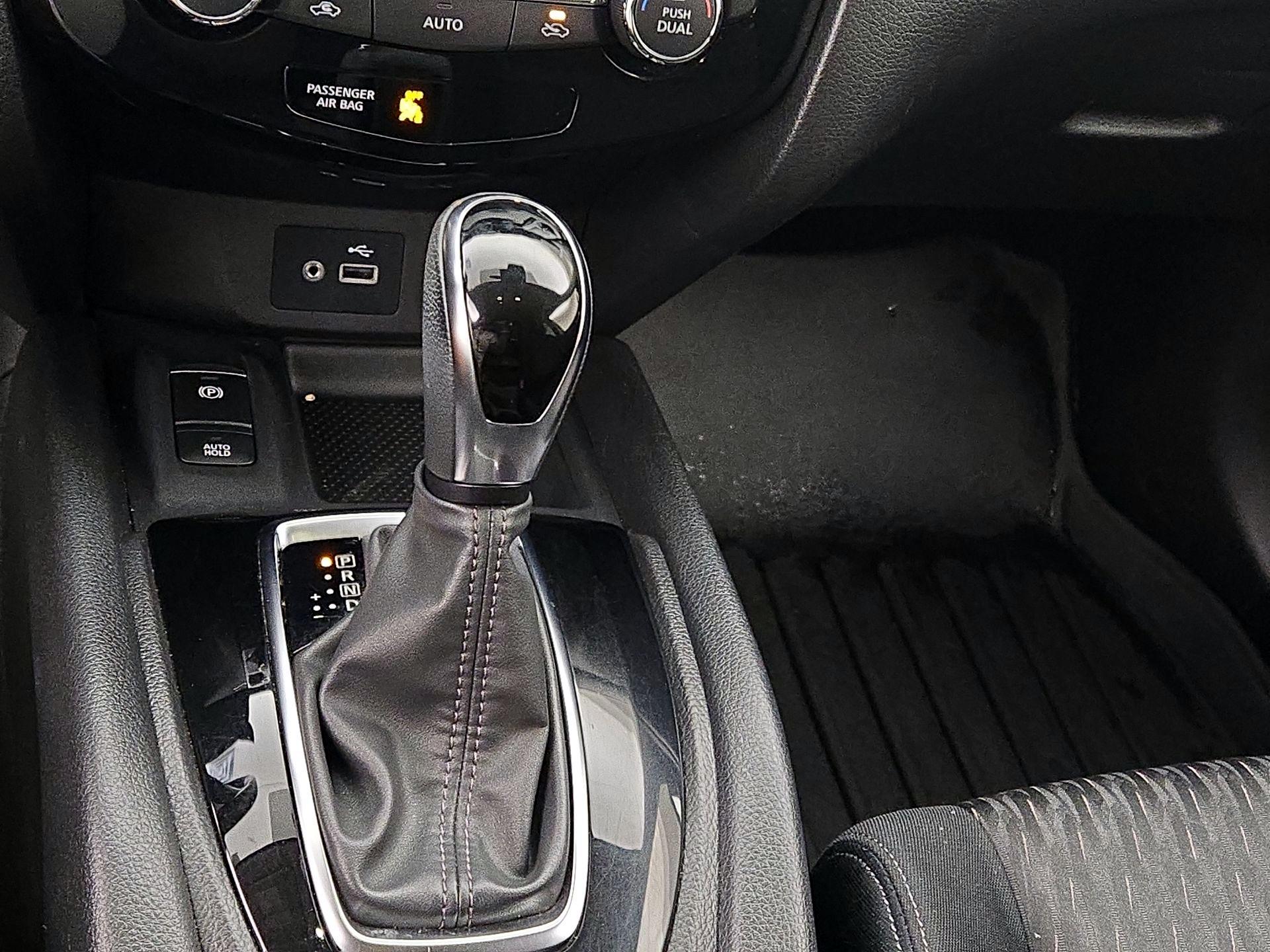 Thumbnail: 2019 Nissan Rogue - 17
