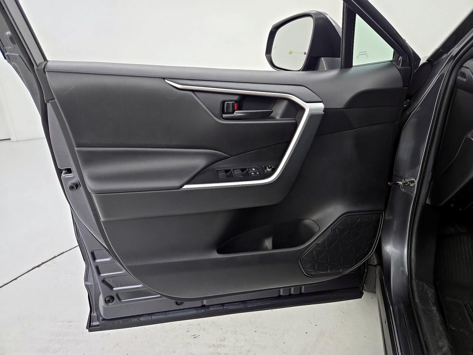 Thumbnail: 2021 Toyota RAV4 - 12