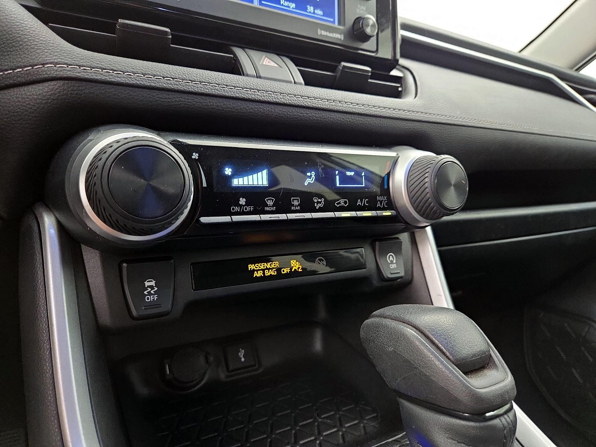 Thumbnail: 2021 Toyota RAV4 - 16