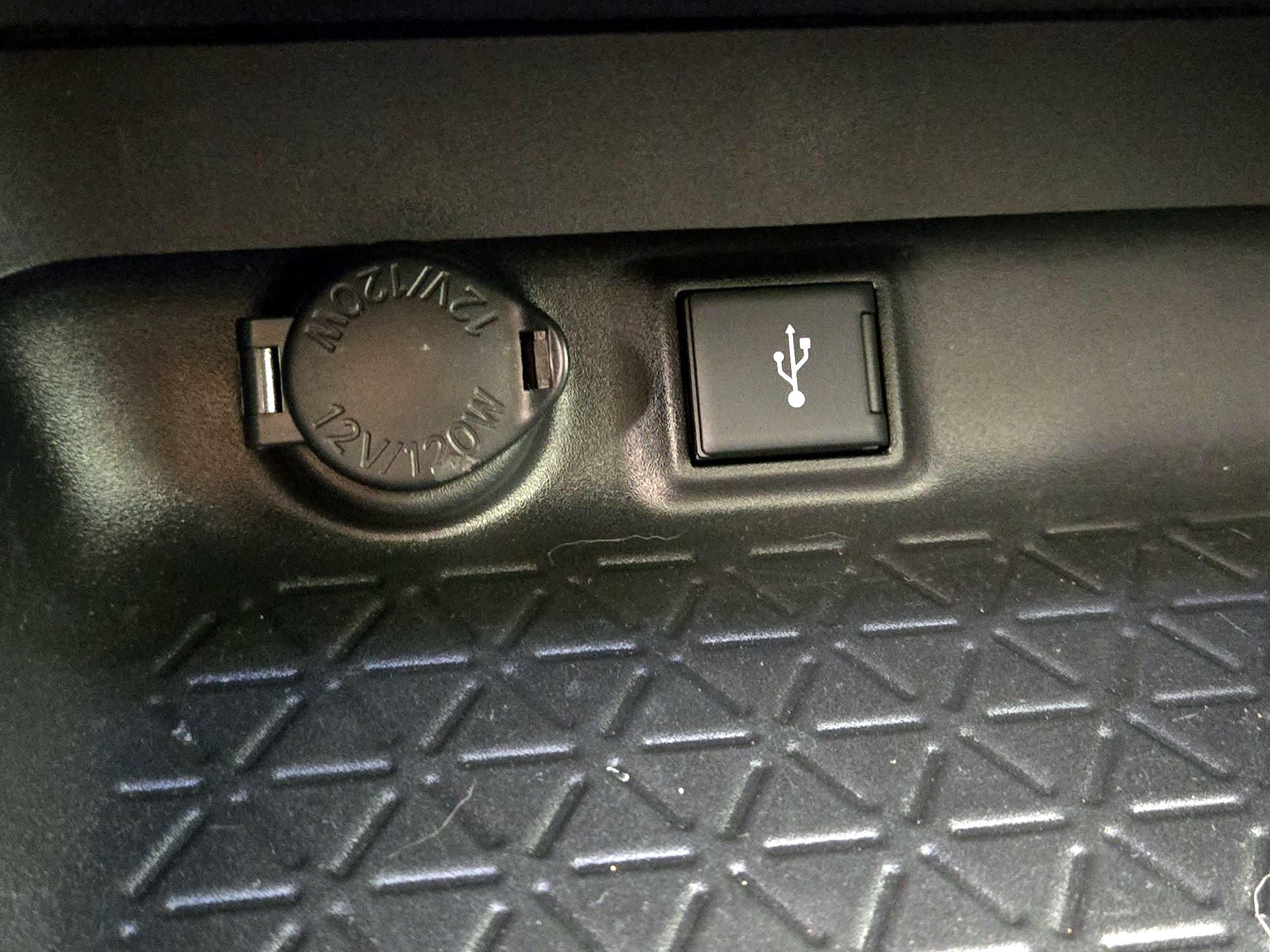 Thumbnail: 2021 Toyota RAV4 - 18