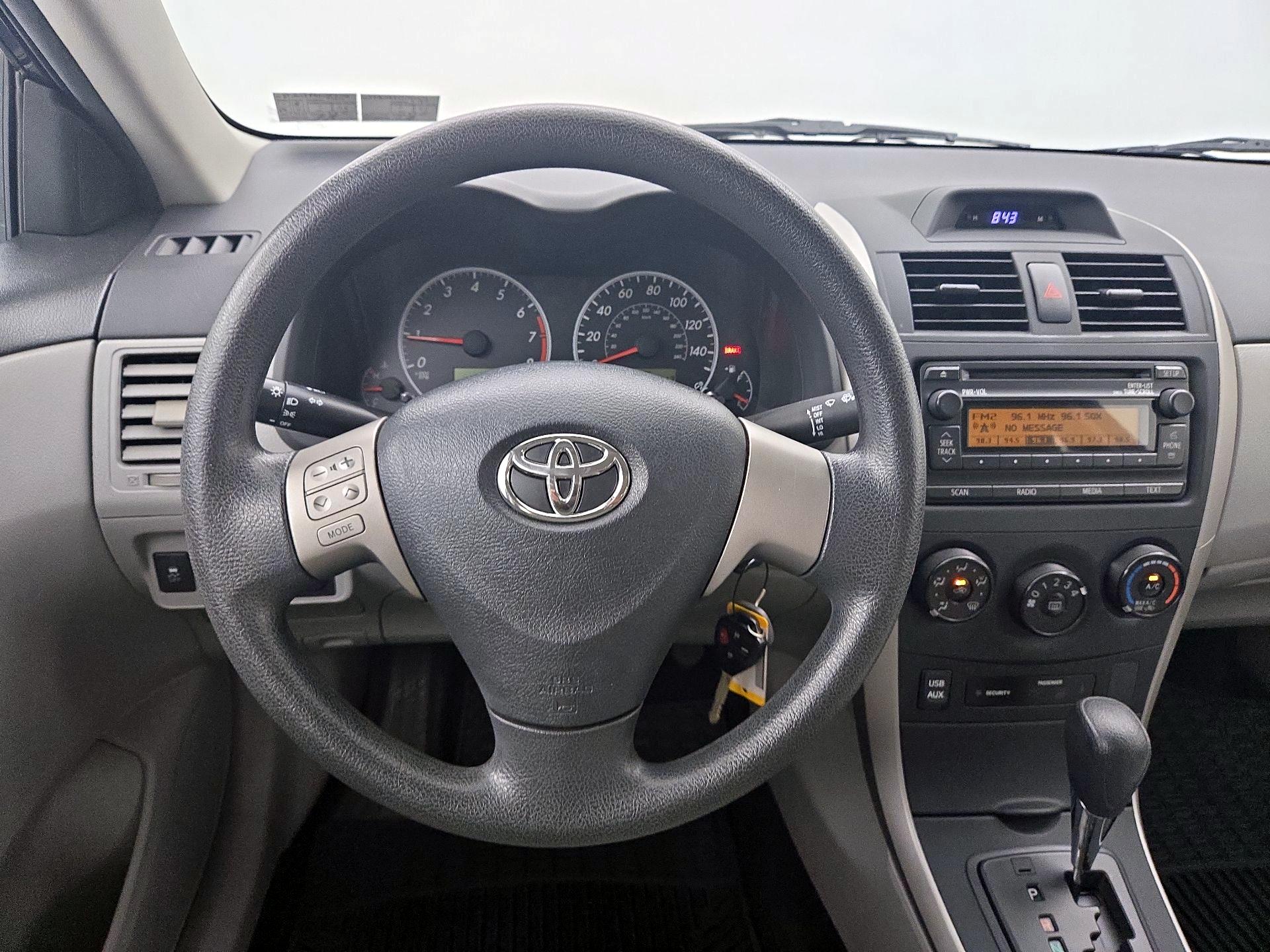 Thumbnail: 2013 Toyota Corolla - 10