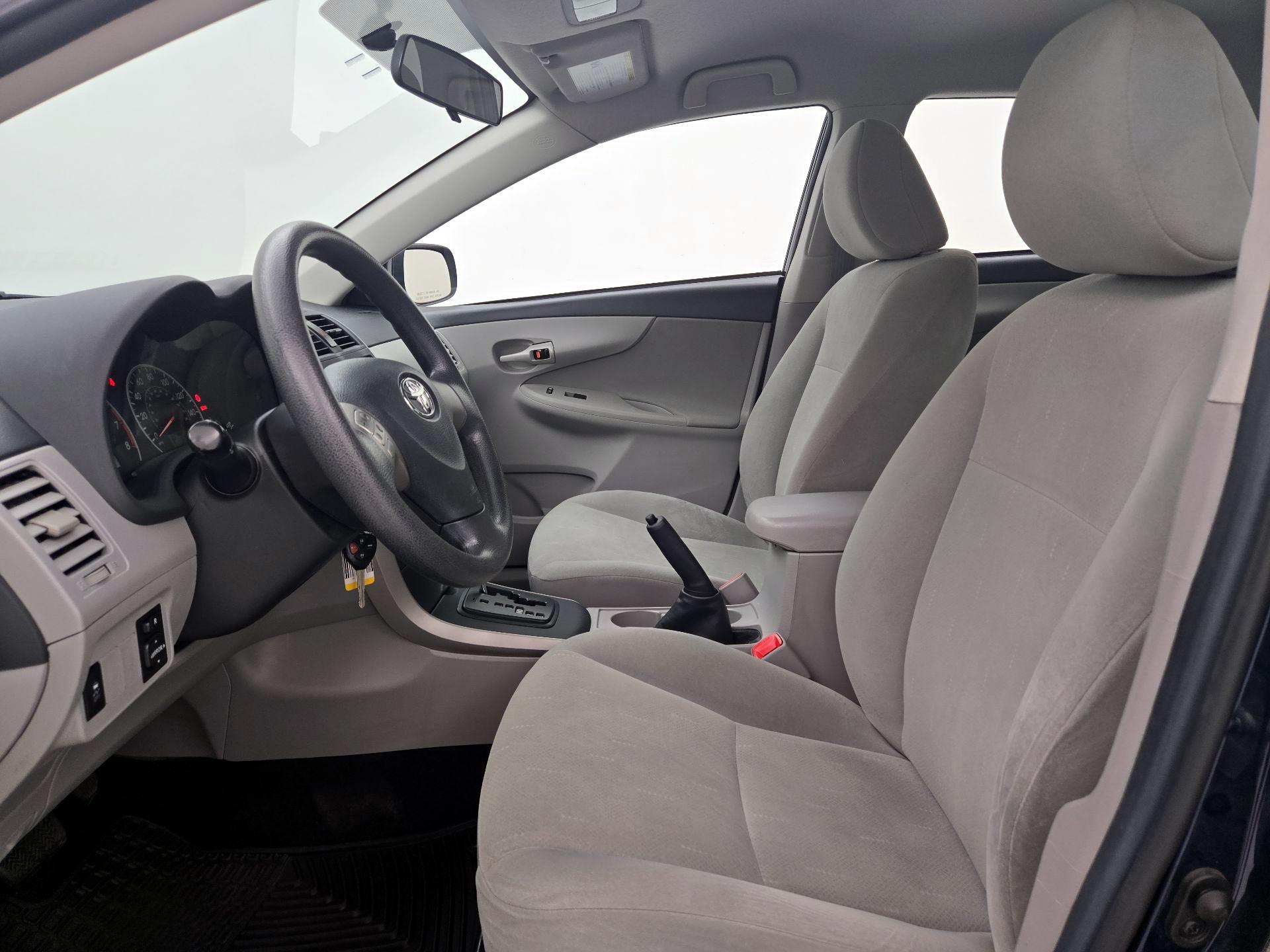 Thumbnail: 2013 Toyota Corolla - 11