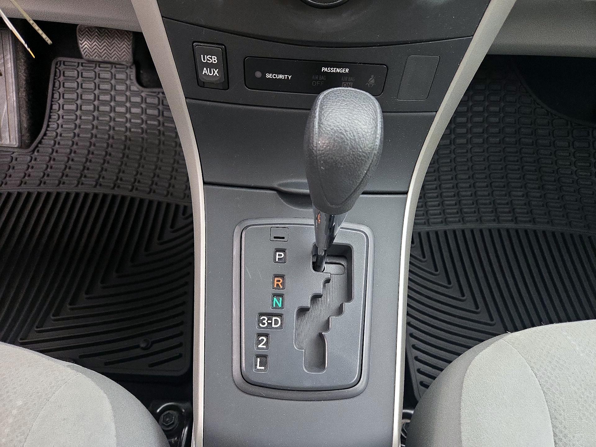 Thumbnail: 2013 Toyota Corolla - 16