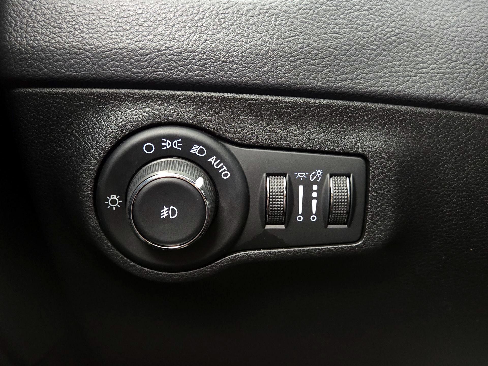 Thumbnail: 2017 Jeep Compass - 13