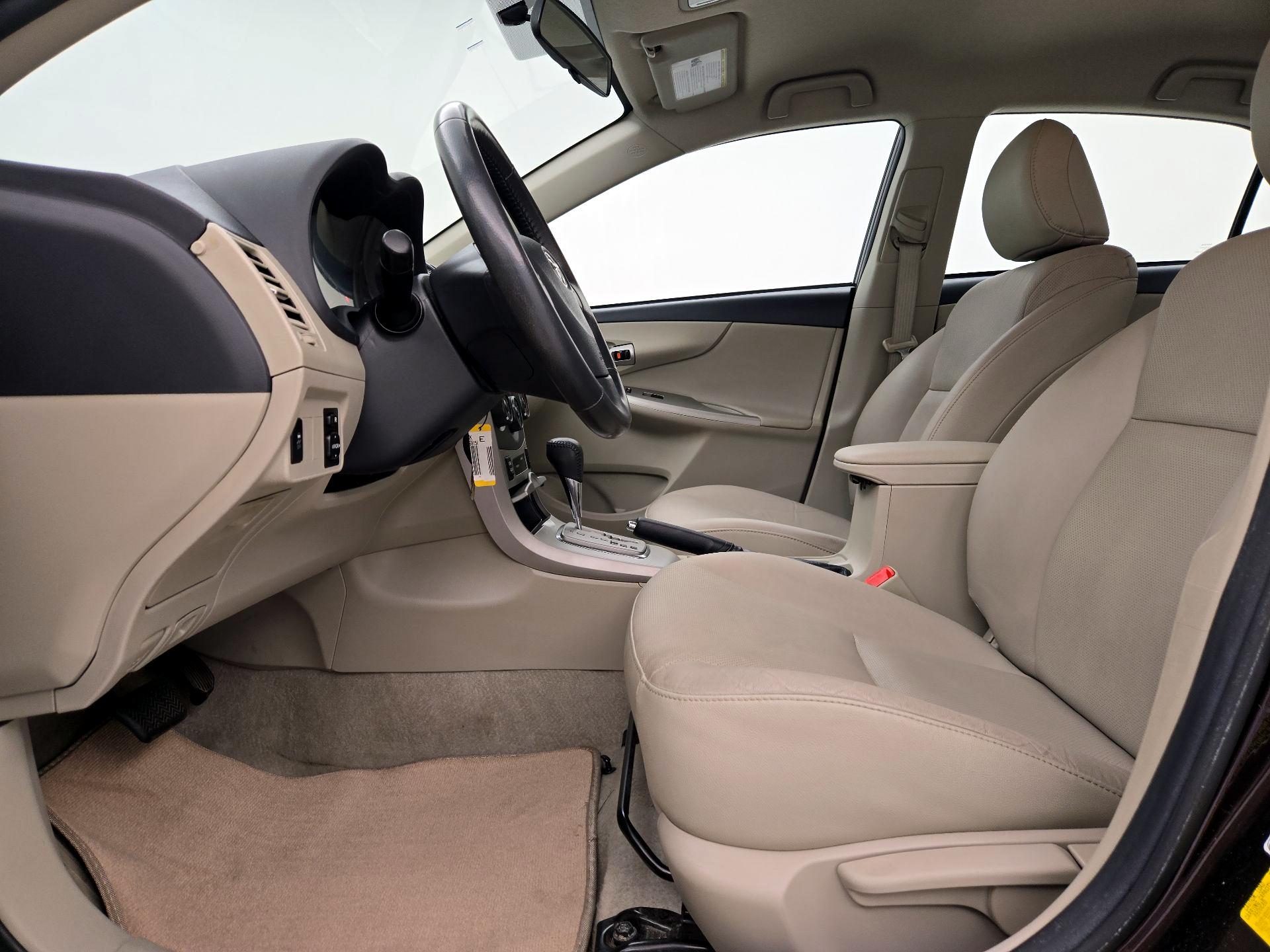 Thumbnail: 2013 Toyota Corolla - 11