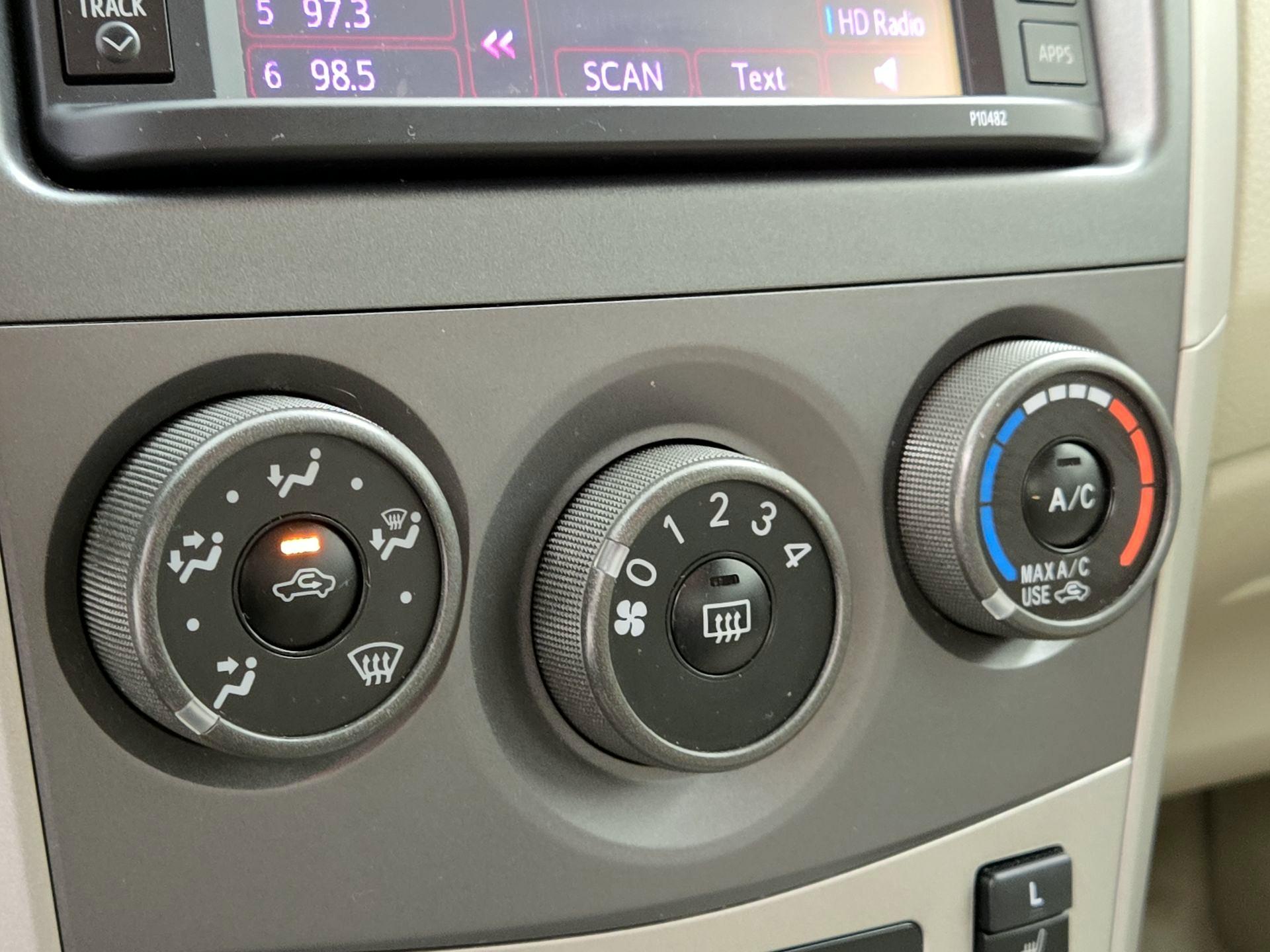 Thumbnail: 2013 Toyota Corolla - 14