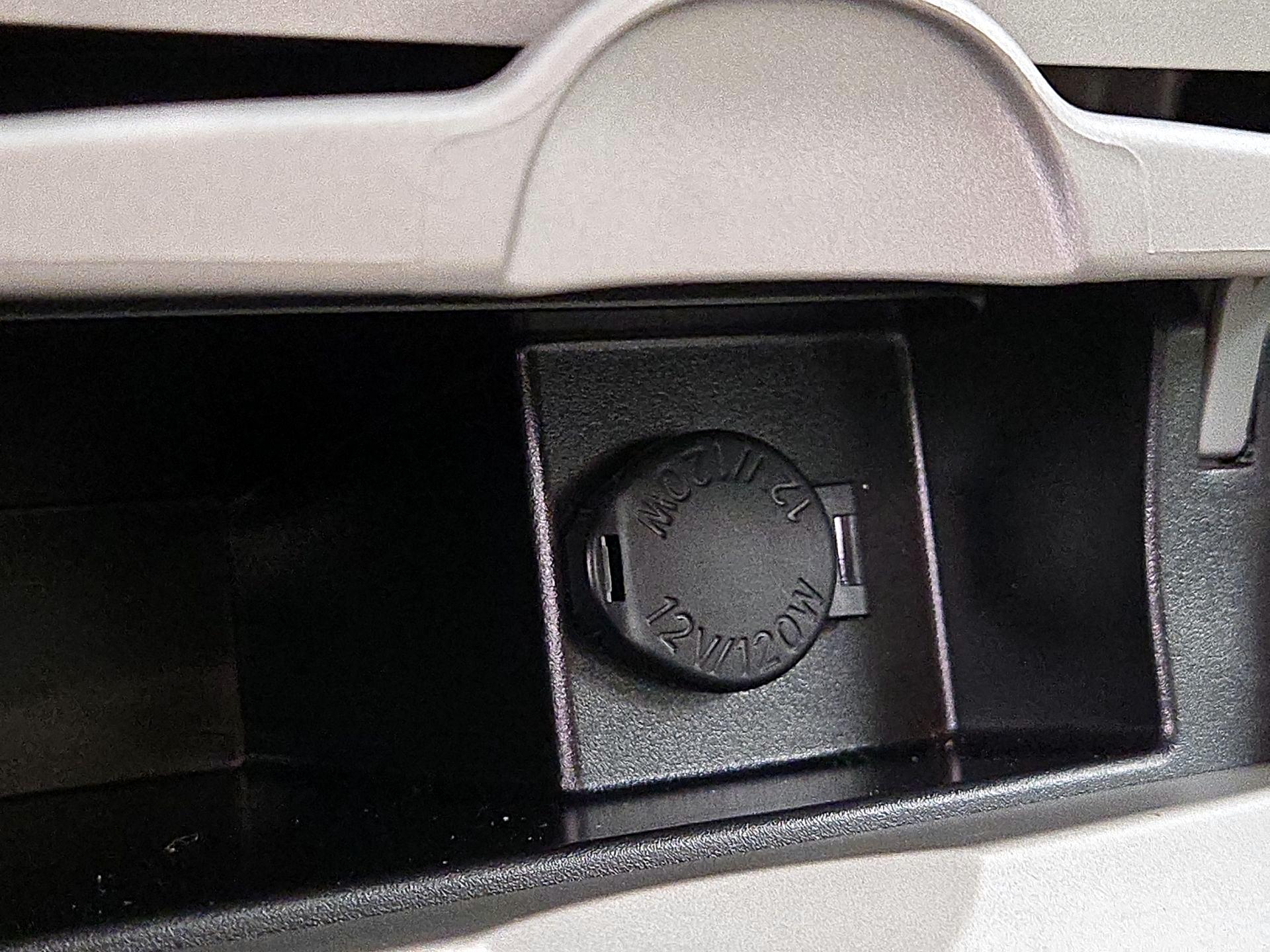 Thumbnail: 2013 Toyota Corolla - 16
