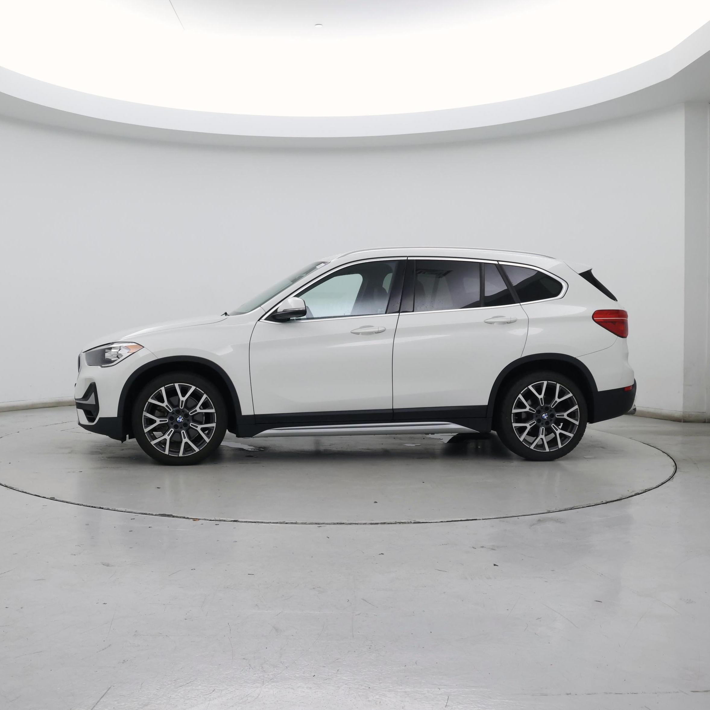 Thumbnail: 2021 BMW X1 - 3