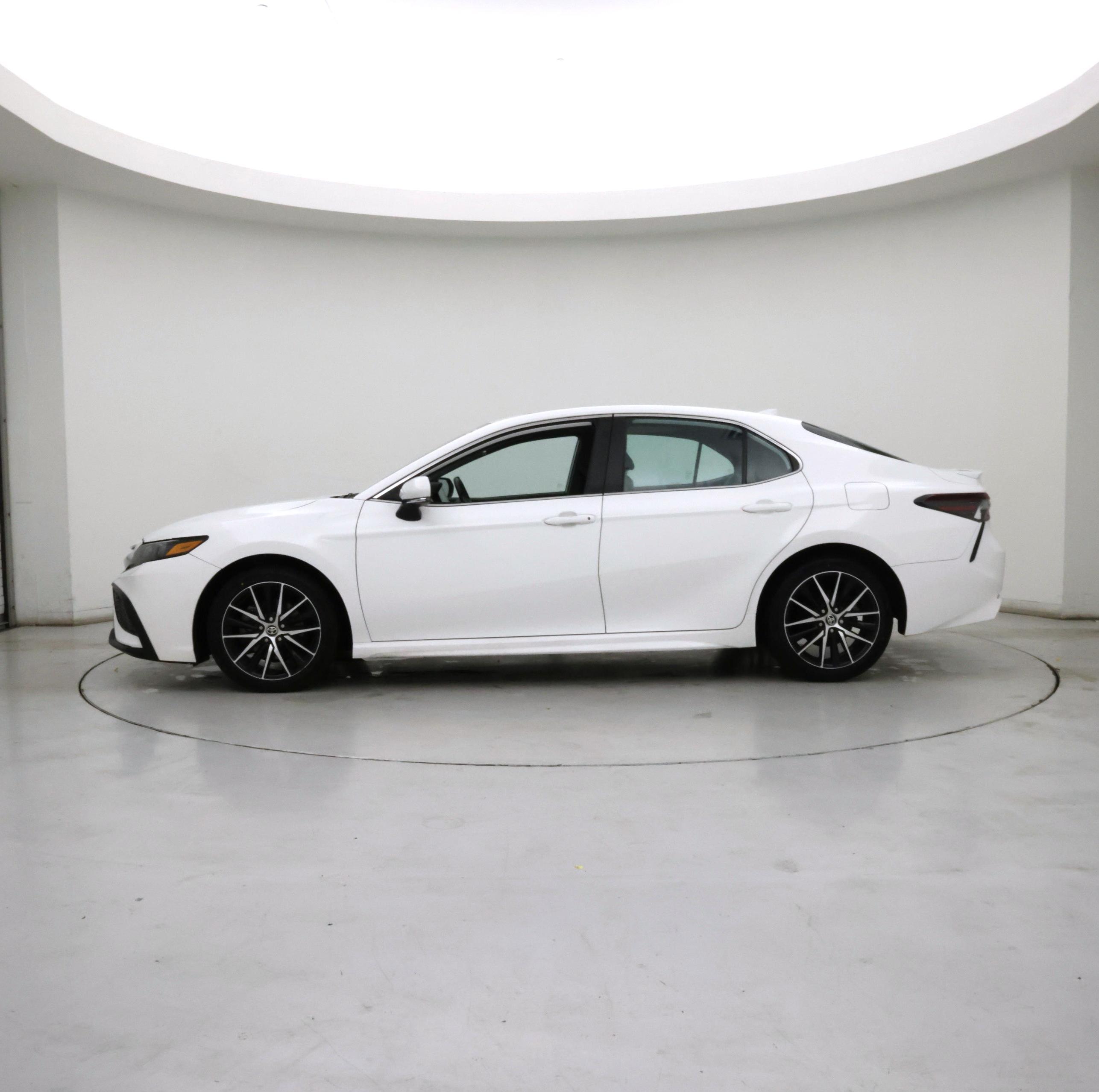 Thumbnail: 2021 Toyota Camry - 3