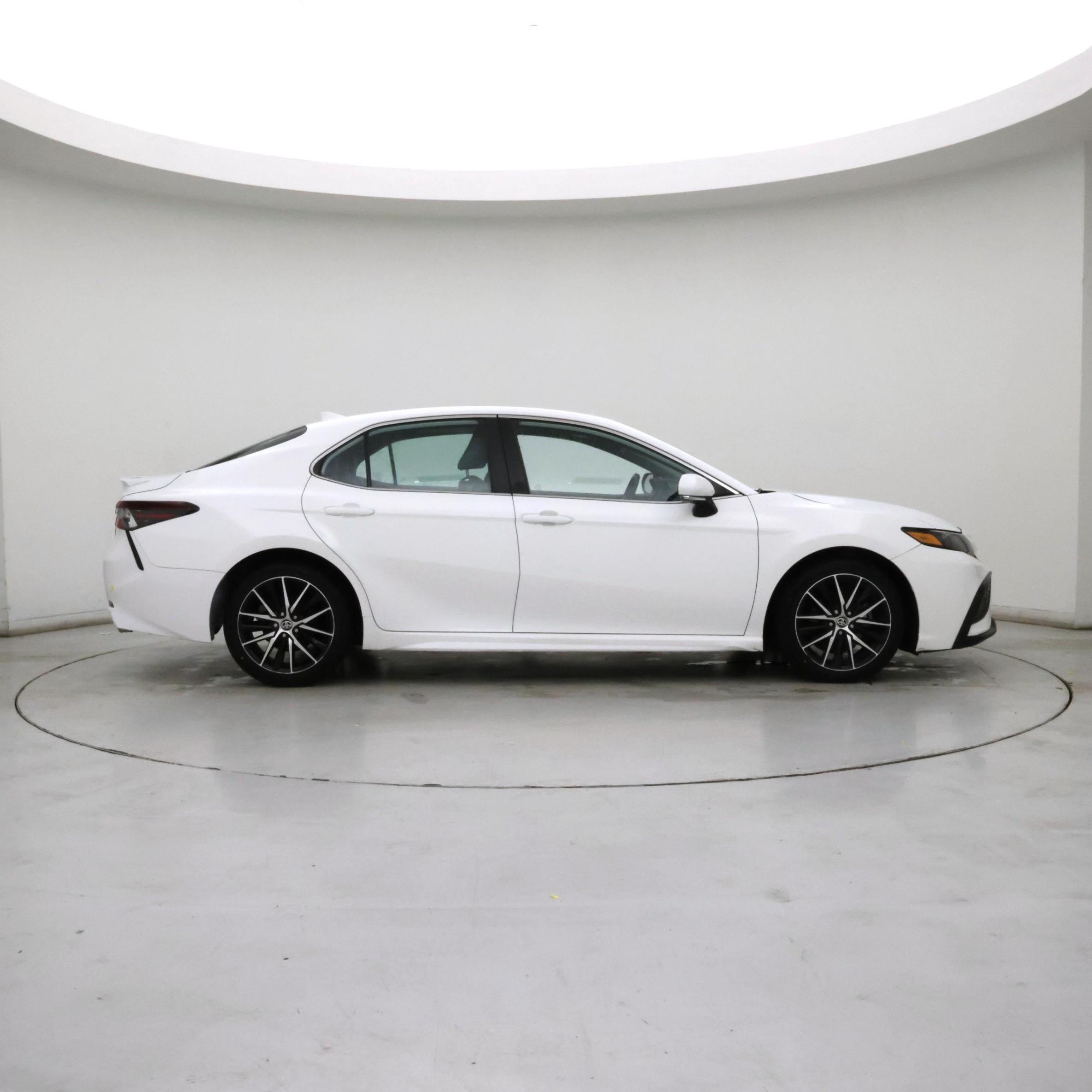Thumbnail: 2021 Toyota Camry - 7