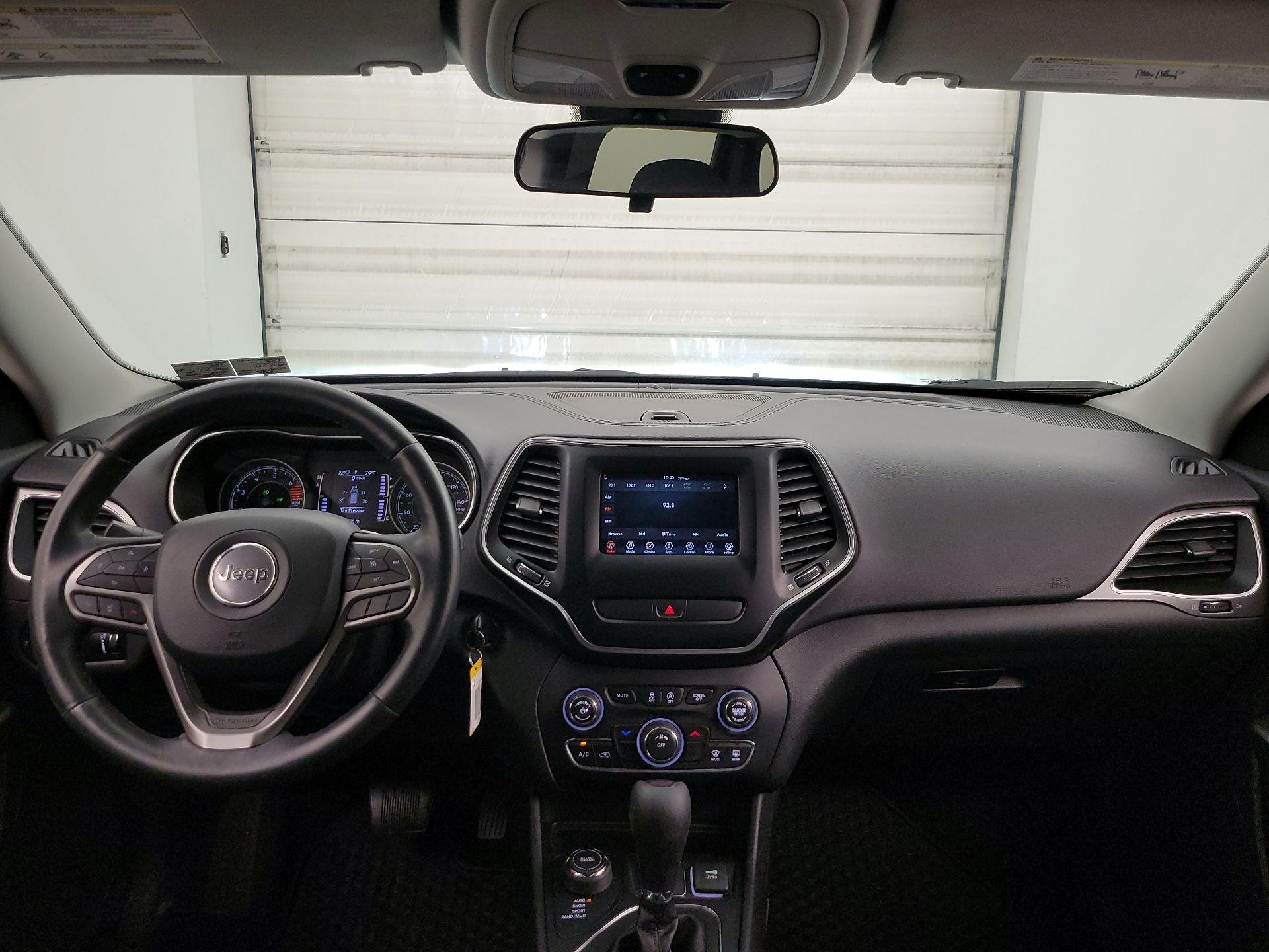 Thumbnail: 2019 Jeep Cherokee - 9