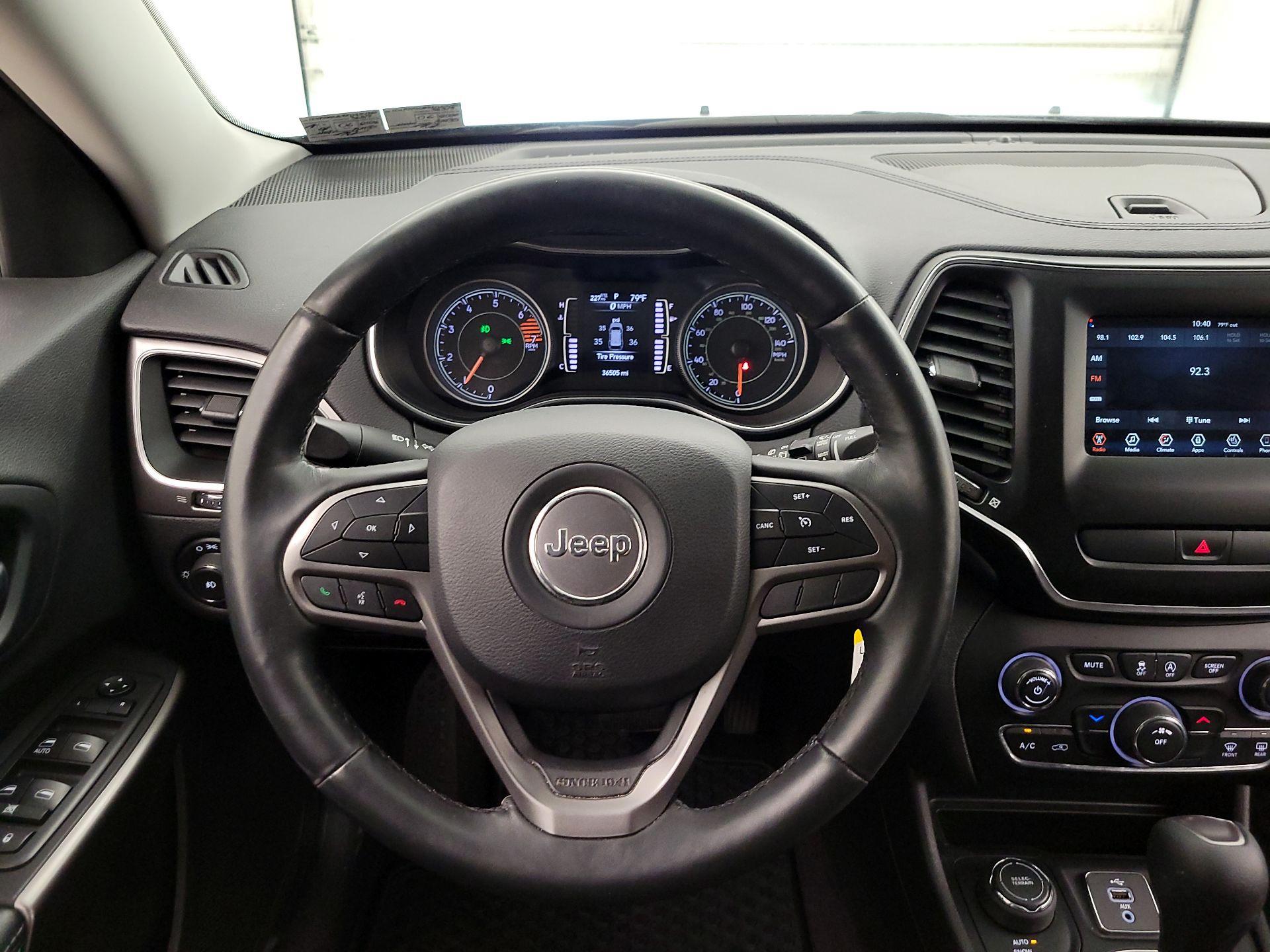 Thumbnail: 2019 Jeep Cherokee - 10