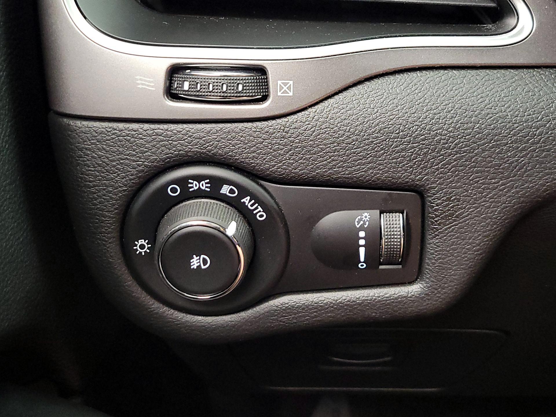 Thumbnail: 2019 Jeep Cherokee - 13