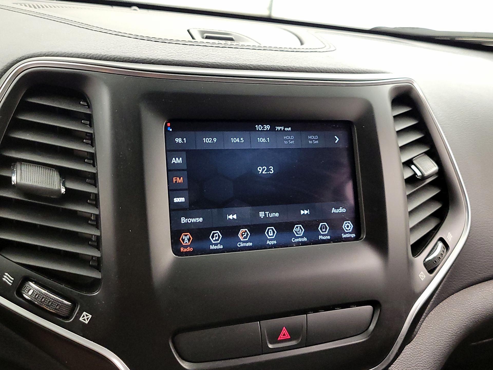 Thumbnail: 2019 Jeep Cherokee - 15