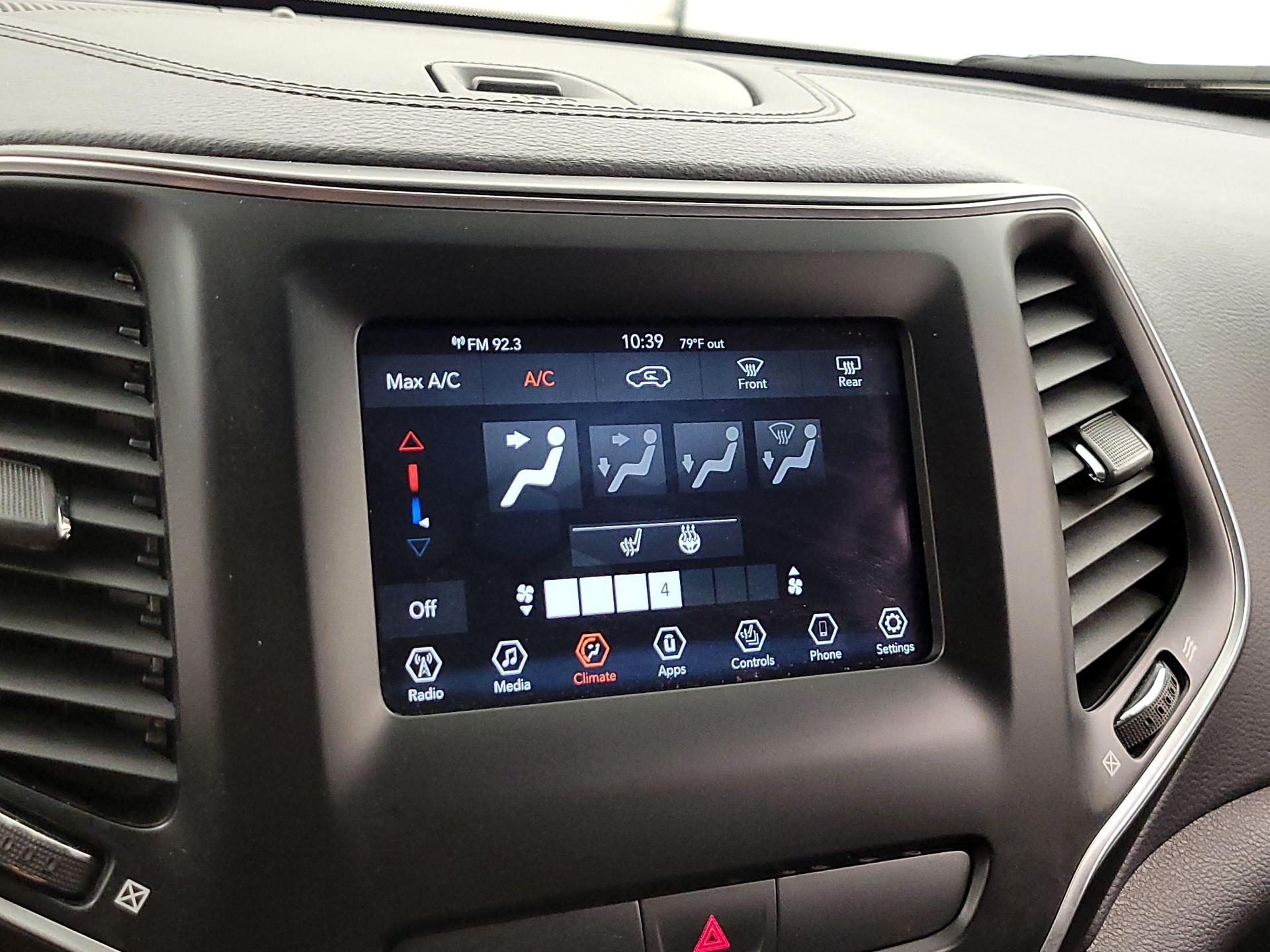 Thumbnail: 2019 Jeep Cherokee - 16