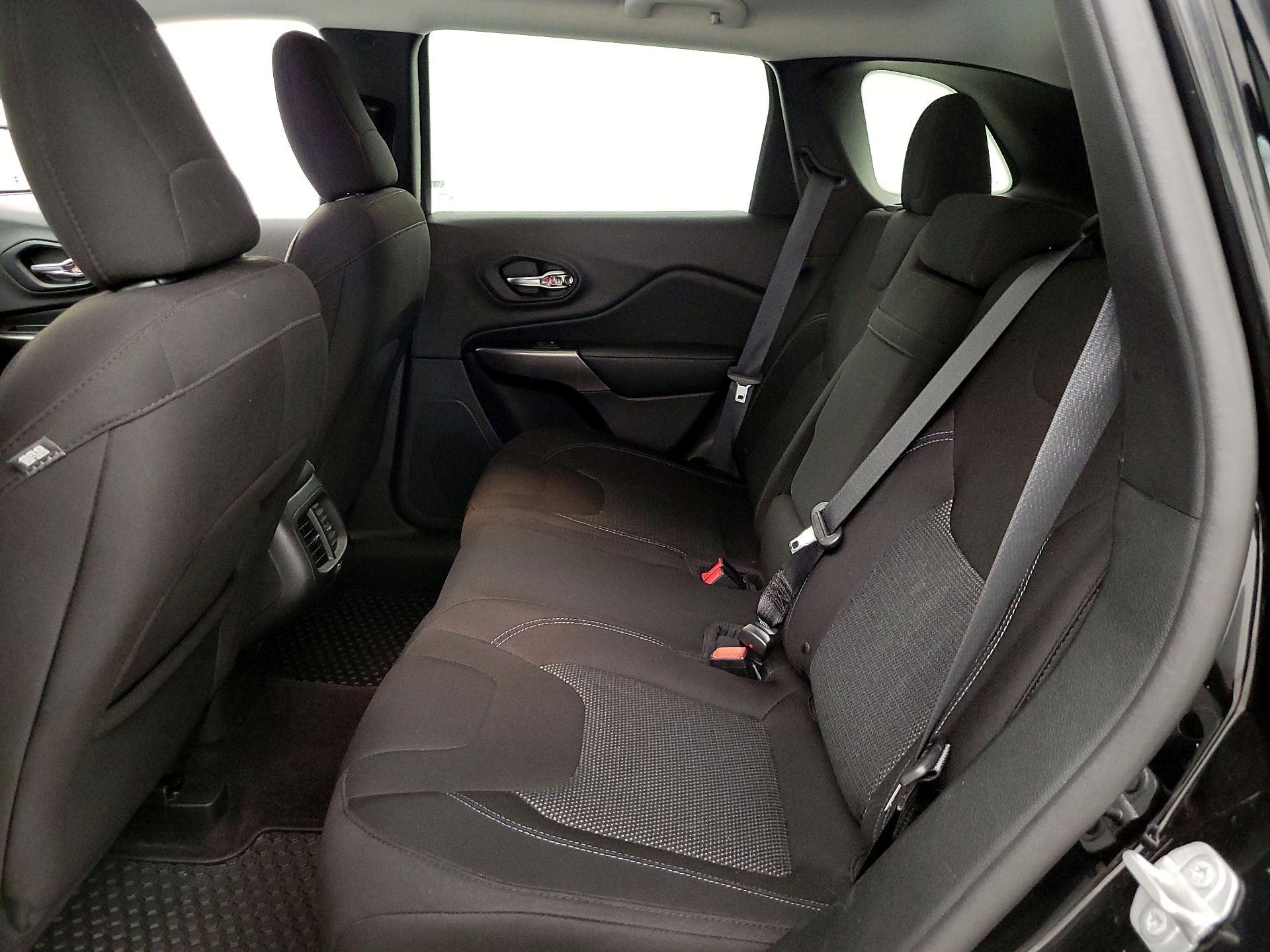 Thumbnail: 2019 Jeep Cherokee - 19