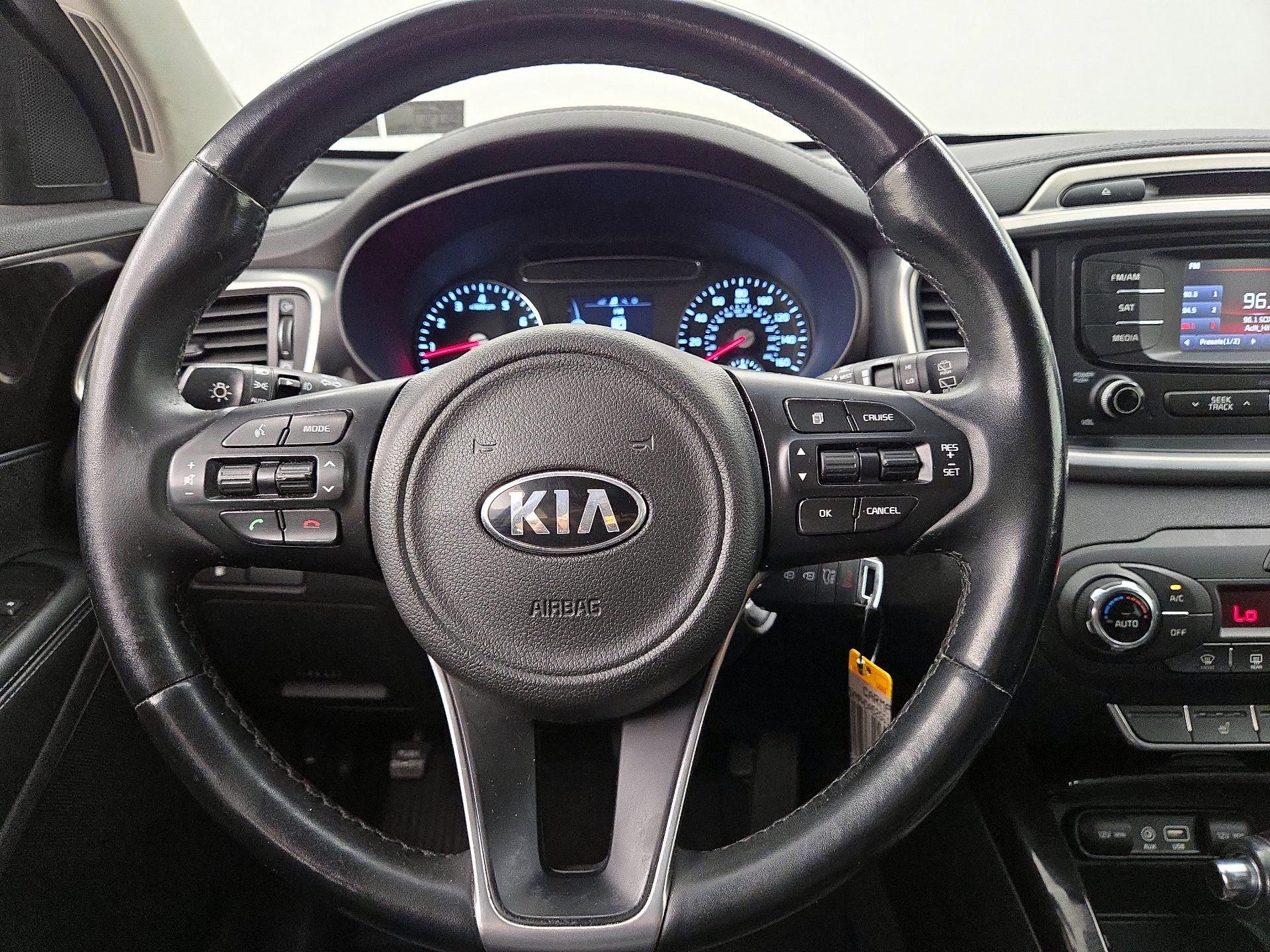 Thumbnail: 2016 Kia Sorento - 10