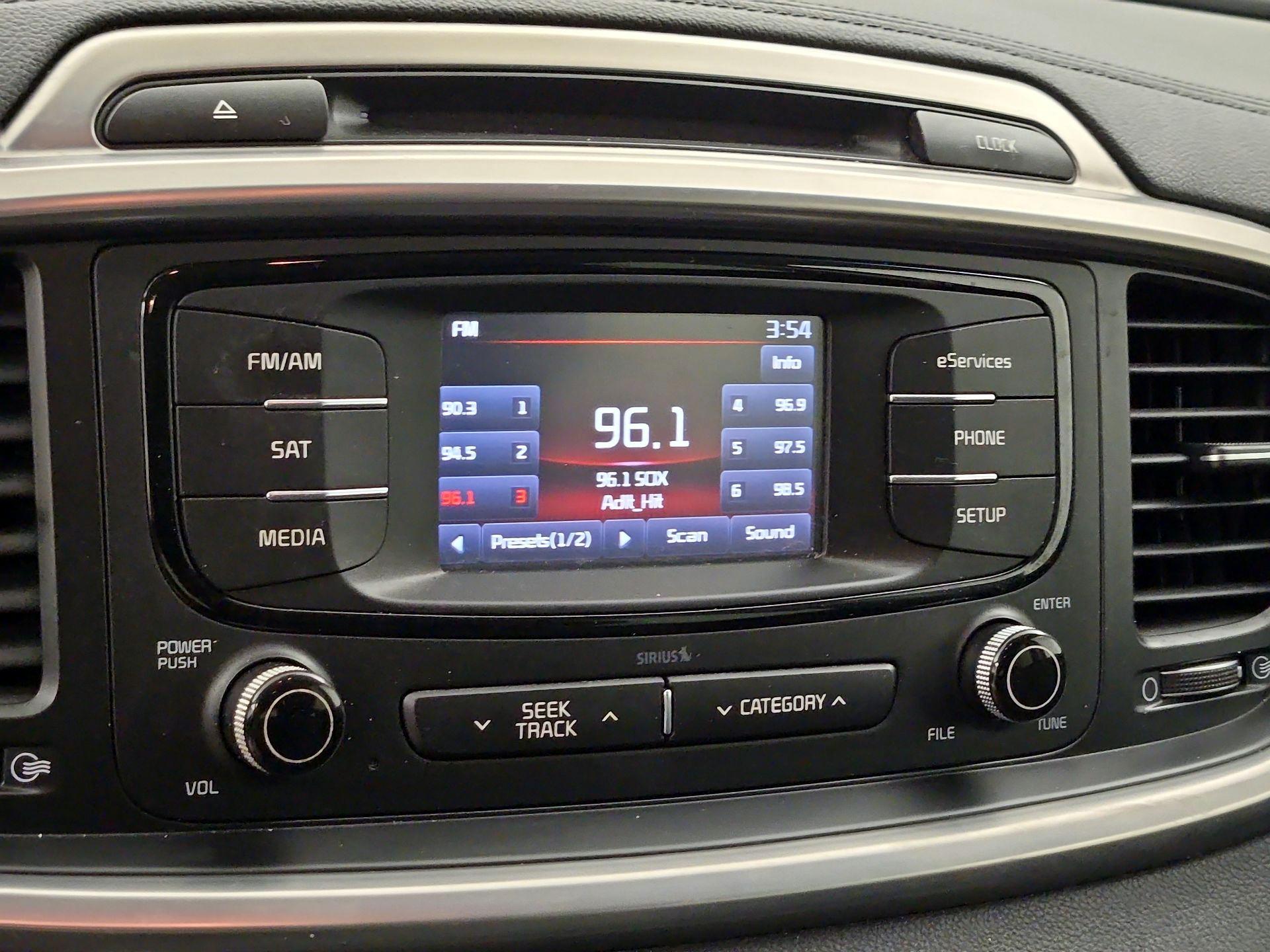 Thumbnail: 2016 Kia Sorento - 14