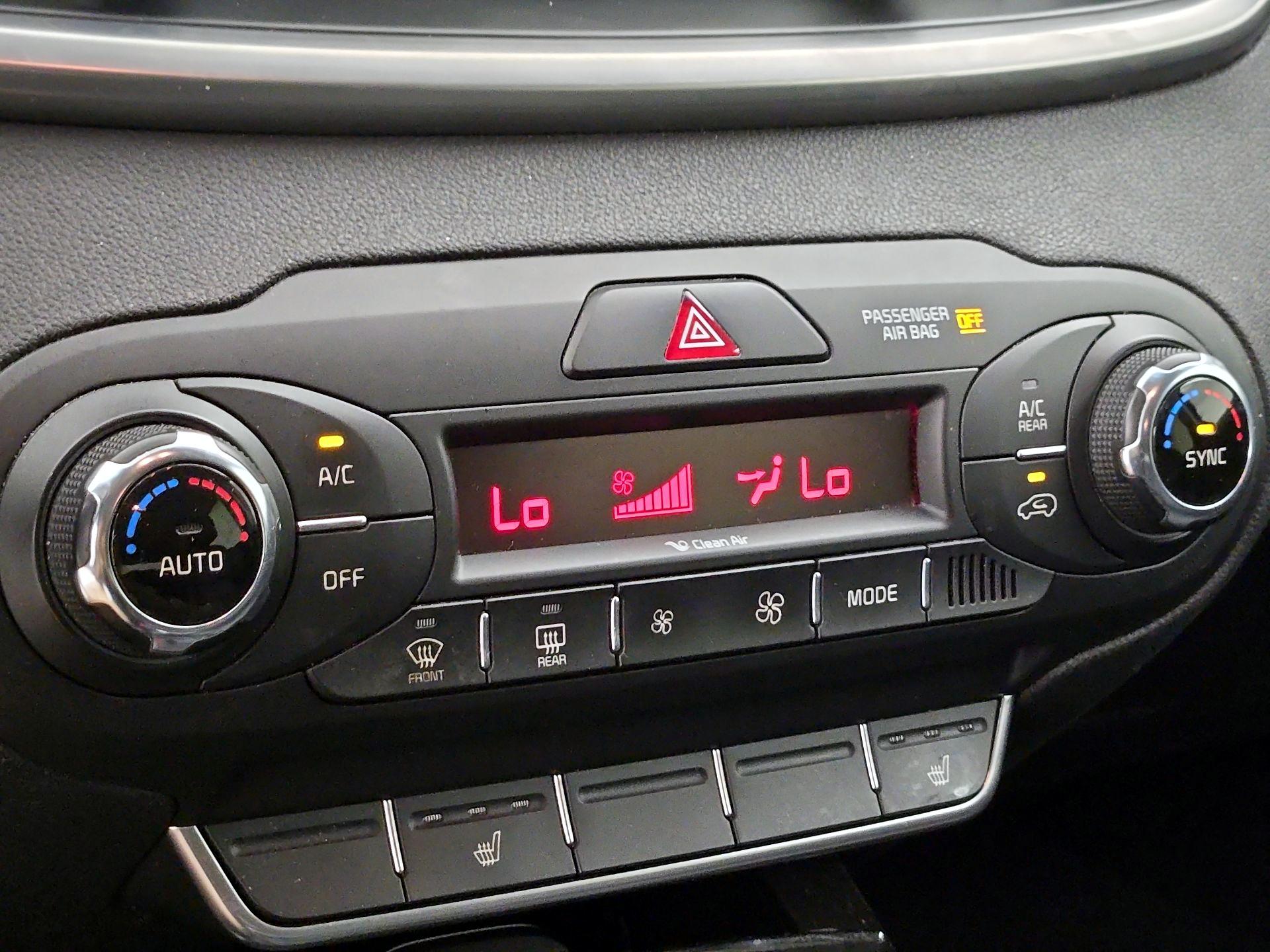 Thumbnail: 2016 Kia Sorento - 15