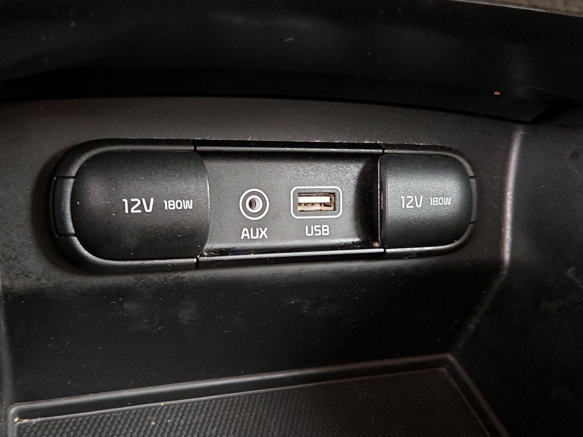 Thumbnail: 2016 Kia Sorento - 17