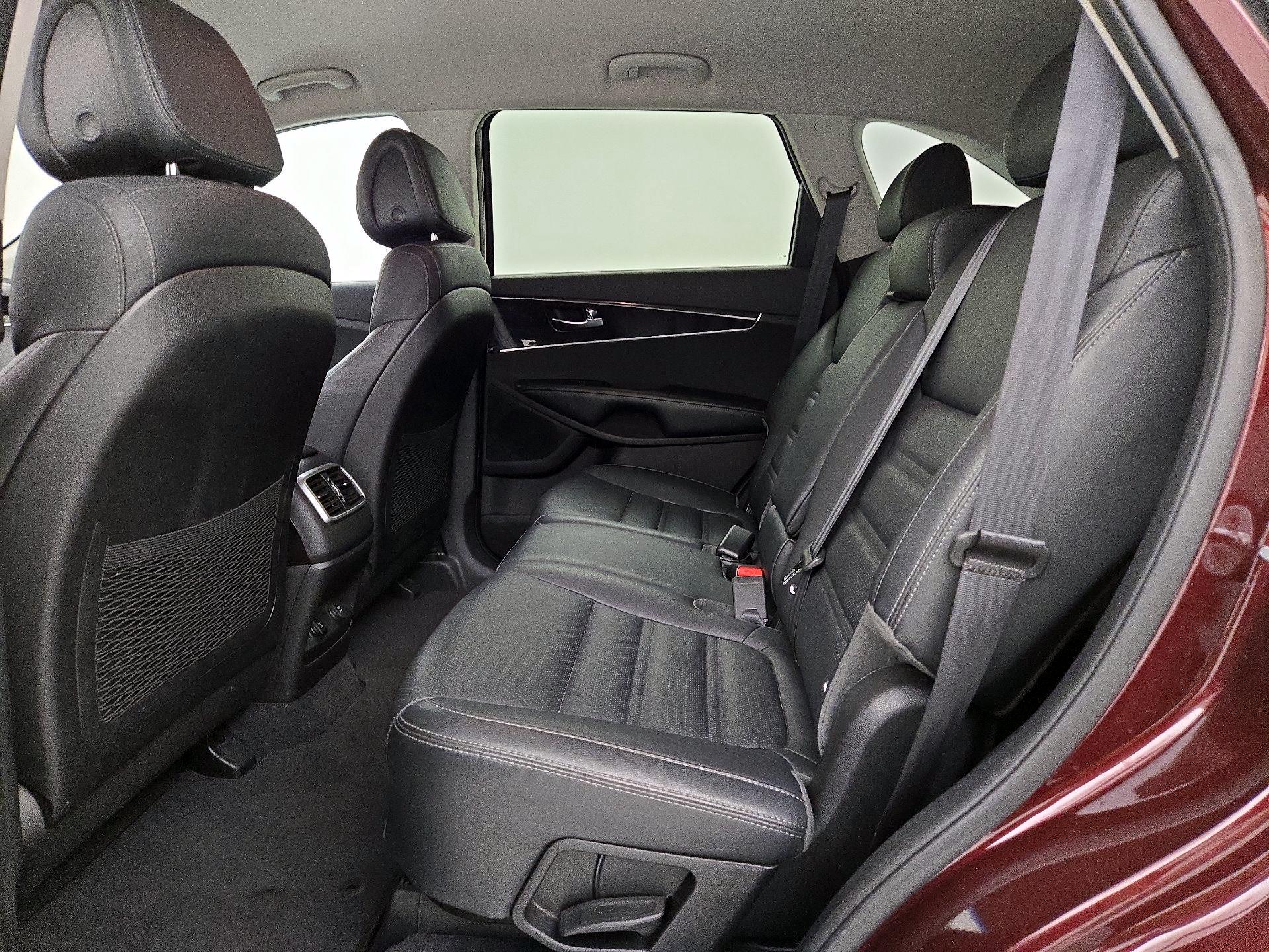 Thumbnail: 2016 Kia Sorento - 18