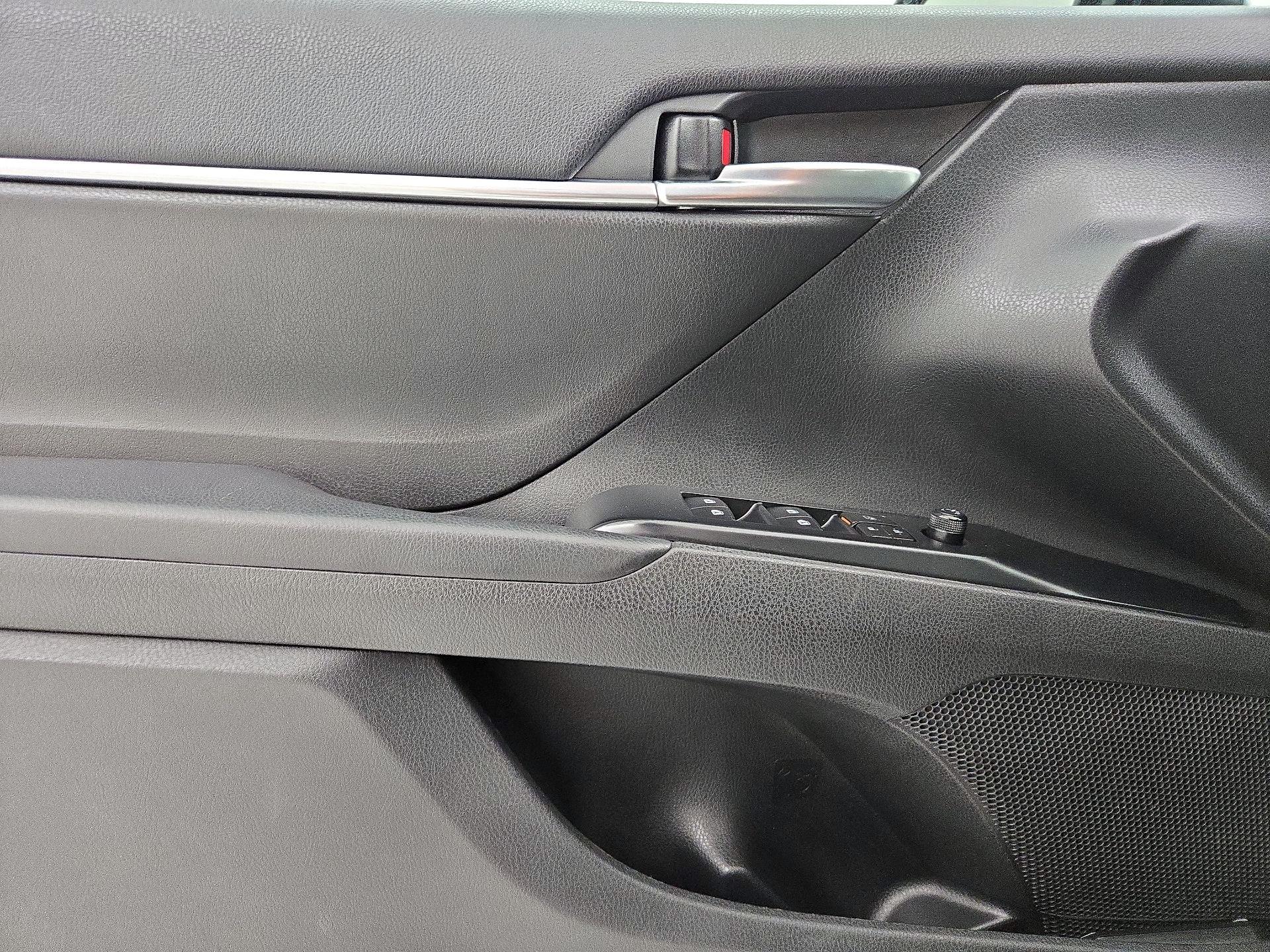 Thumbnail: 2020 Toyota Camry - 12