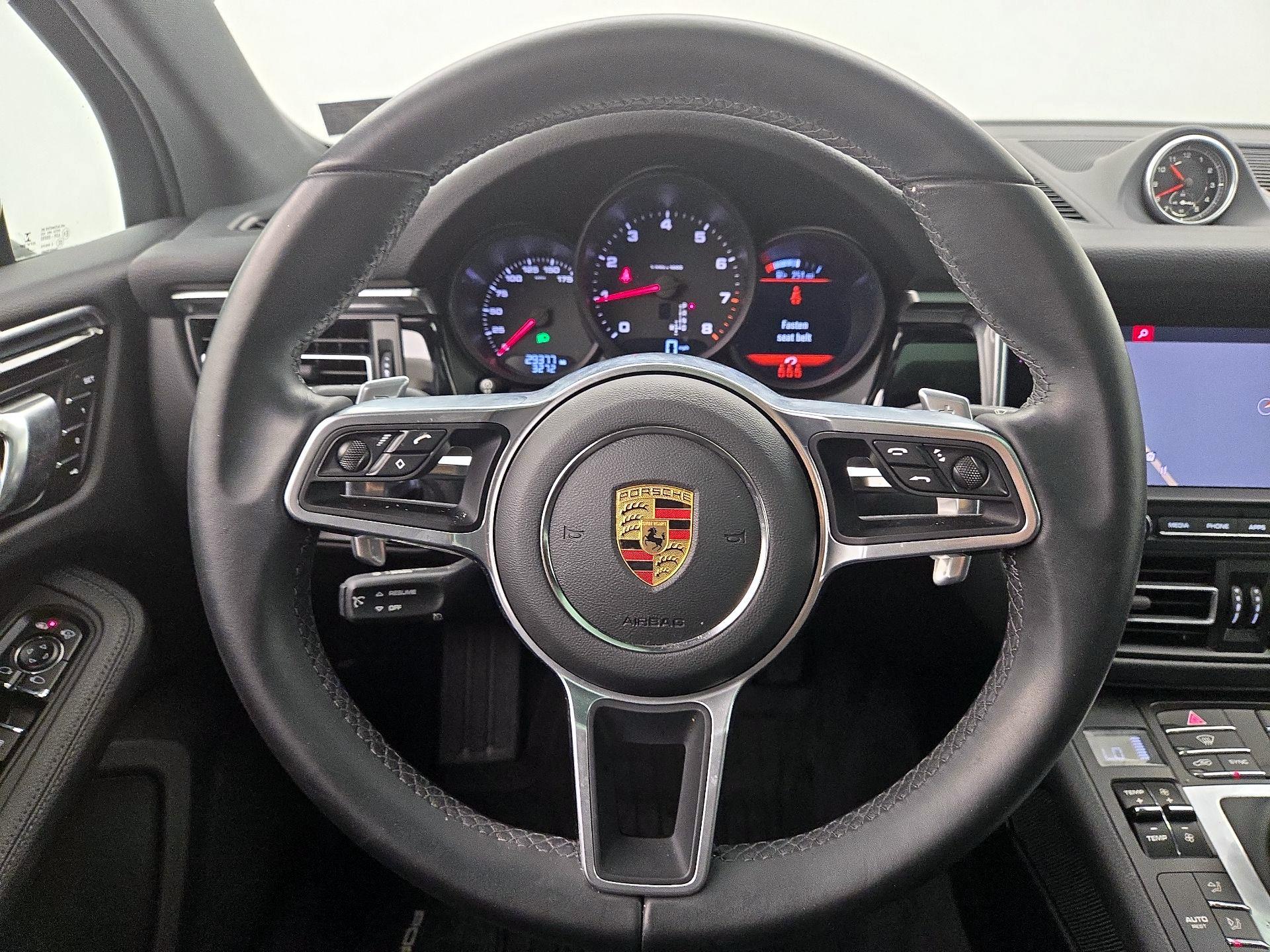 Thumbnail: 2021 Porsche Macan - 10