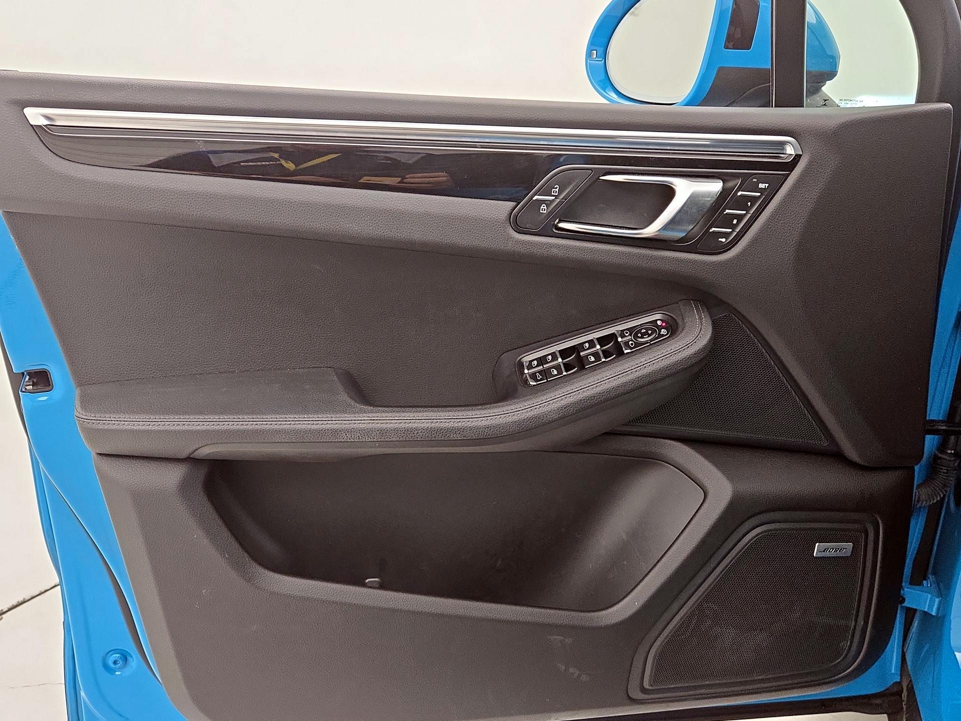 Thumbnail: 2021 Porsche Macan - 12