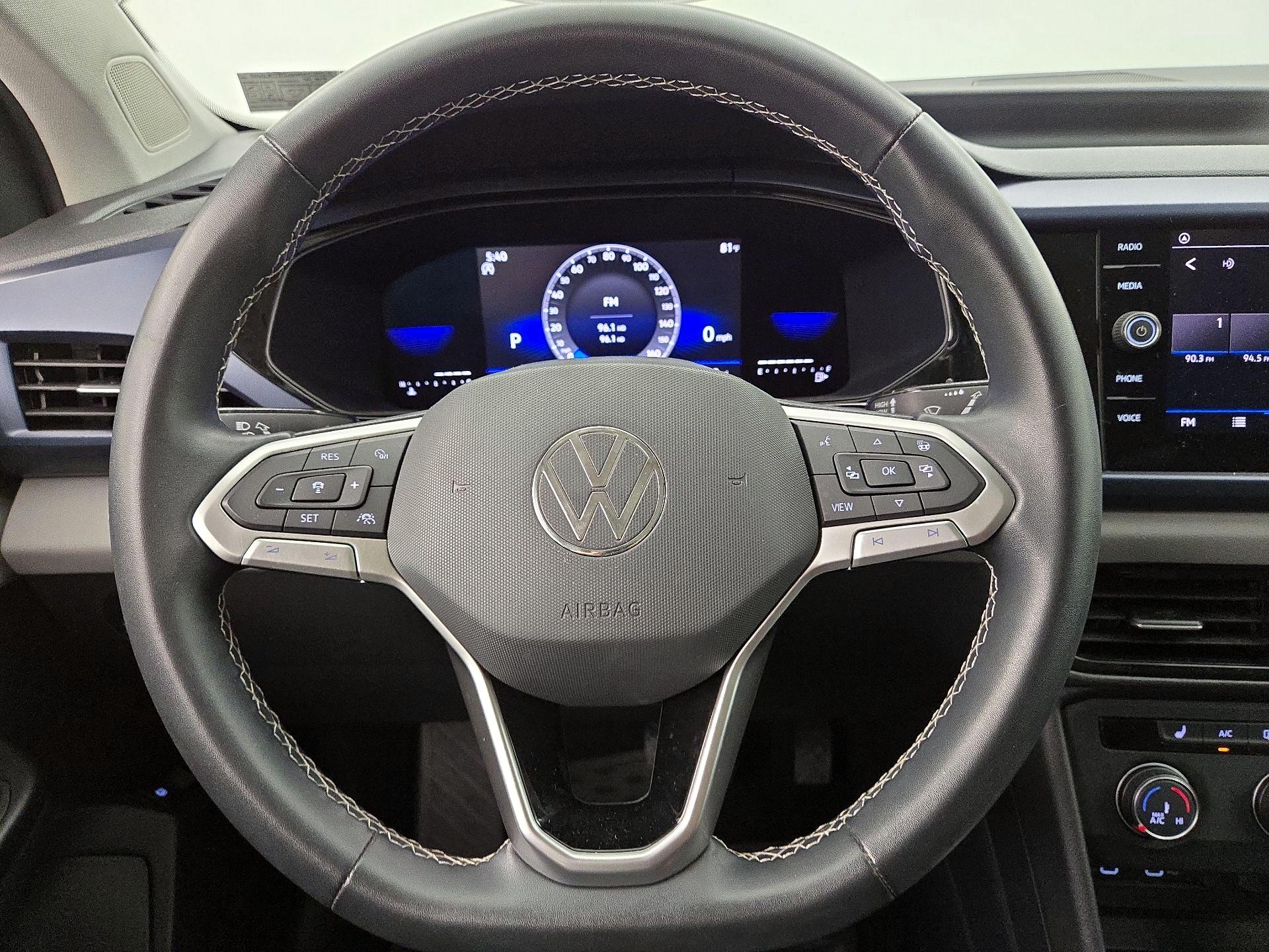 Thumbnail: 2022 Volkswagen Taos - 10