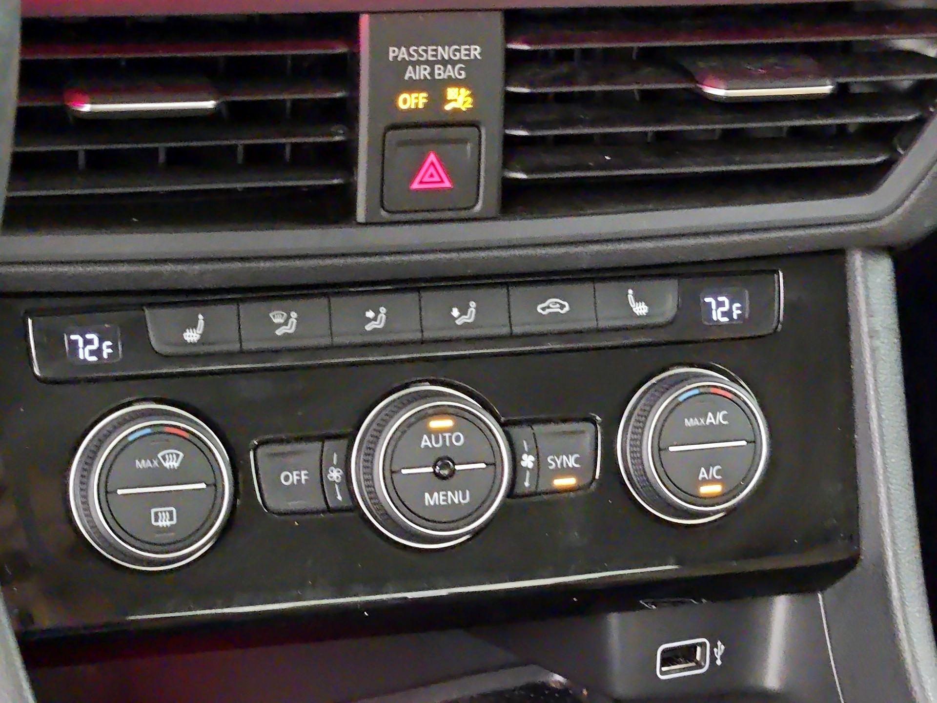 Thumbnail: 2019 Volkswagen Jetta - 16