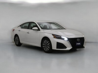 White 2023 Nissan Altima SV