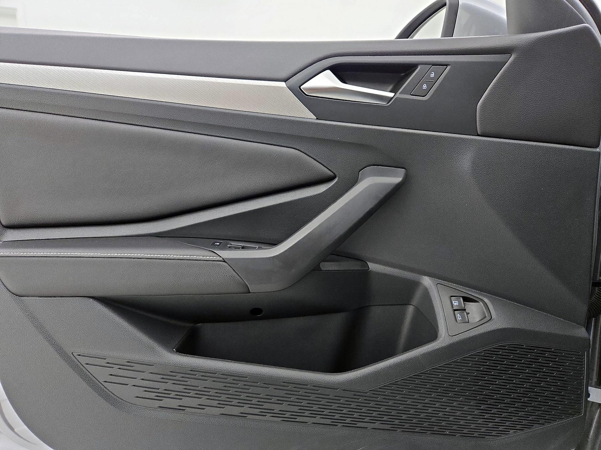 Thumbnail: 2024 Volkswagen Jetta - 12