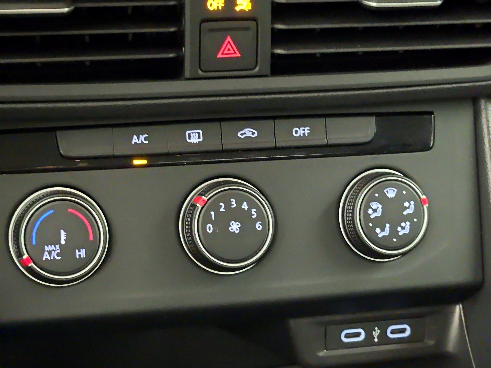 Thumbnail: 2024 Volkswagen Jetta - 16